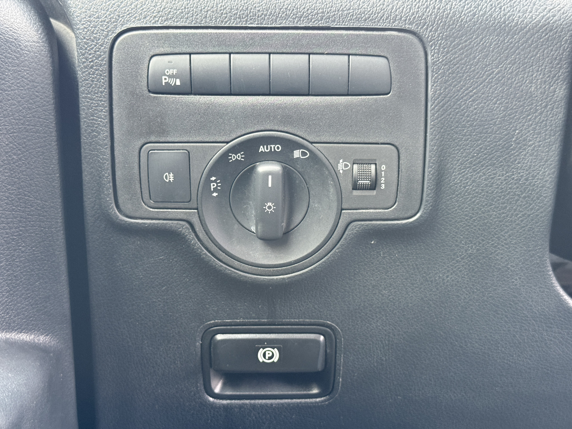 Mercedes-Benz eVito 112 66 kWh 280km WLTP 97% (SOH) Snelladen L2H1 Climate Control Cruise Control Carplay Camera Stoelverwarming
