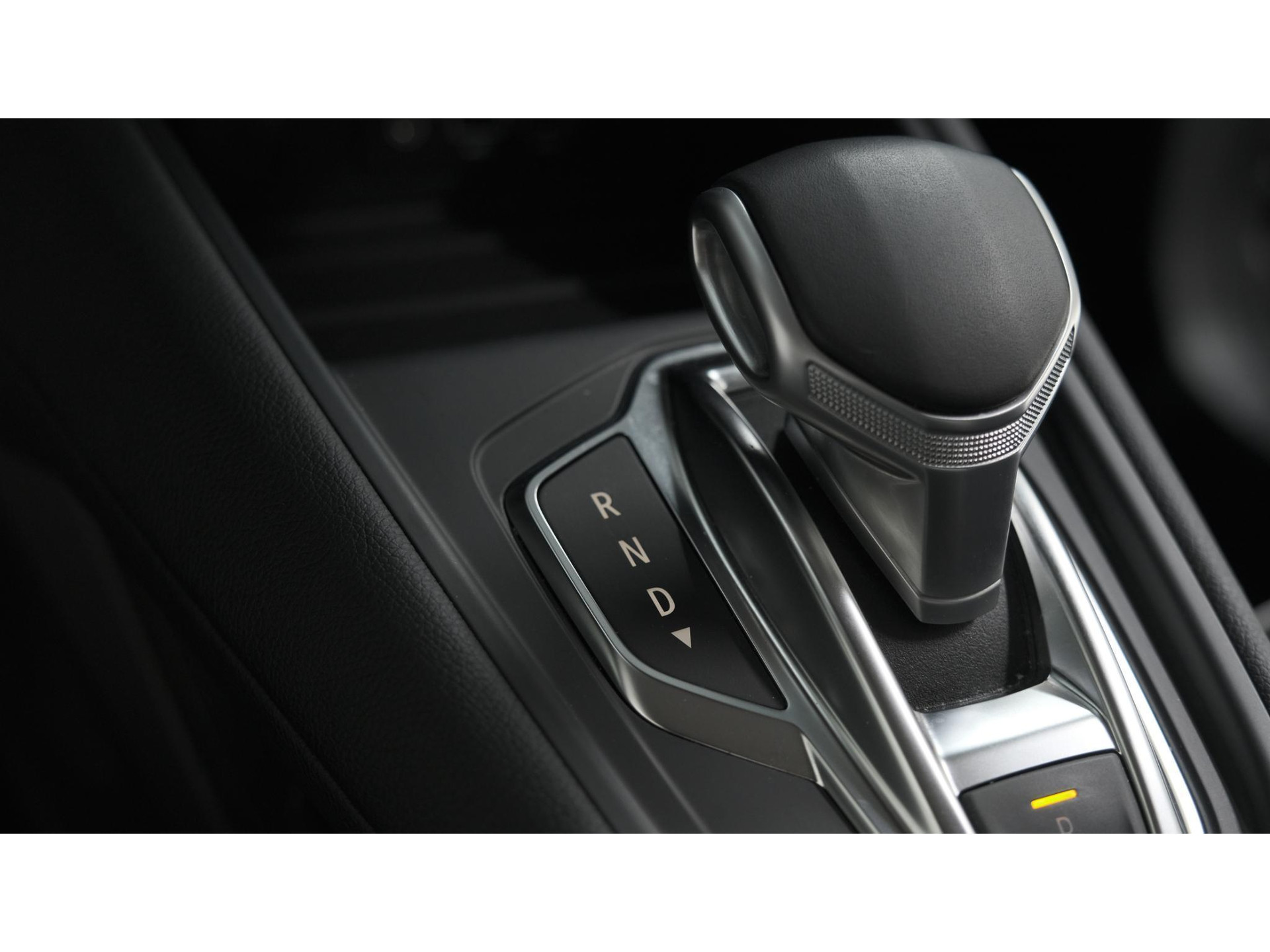 Renault Captur Mild Hybrid 140 EDC Techno | 360 Camera | 9.3 Inch Grootscherm | Stoelverwarming | Apple Carplay | 18 Inch Lichtmetalen Velgen