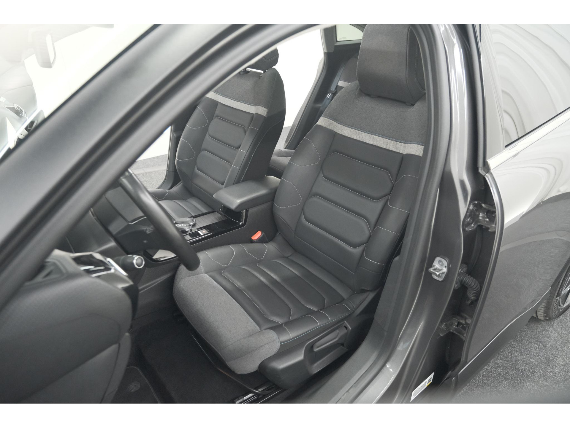Citroen Ë-C4 Shine 50 kWh | Elektrisch Panoramadak | Camera | Adaptieve Cruise Control