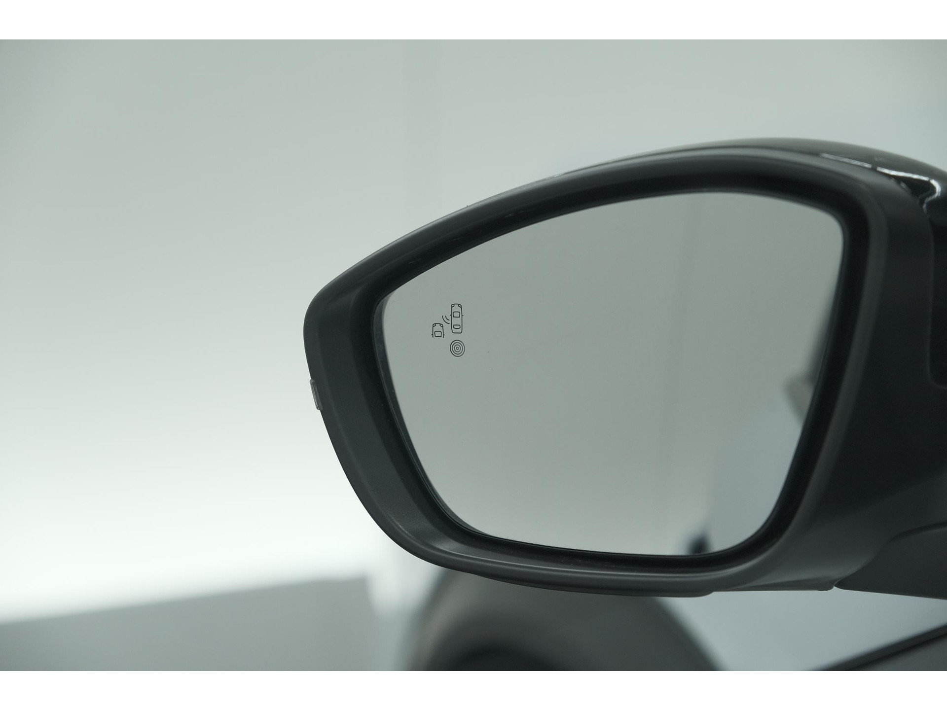 Peugeot 2008 PureTech 130 EAT8 Allure | 360 Camera | Dodehoekdetectie | Apple Carplay | Navigatie