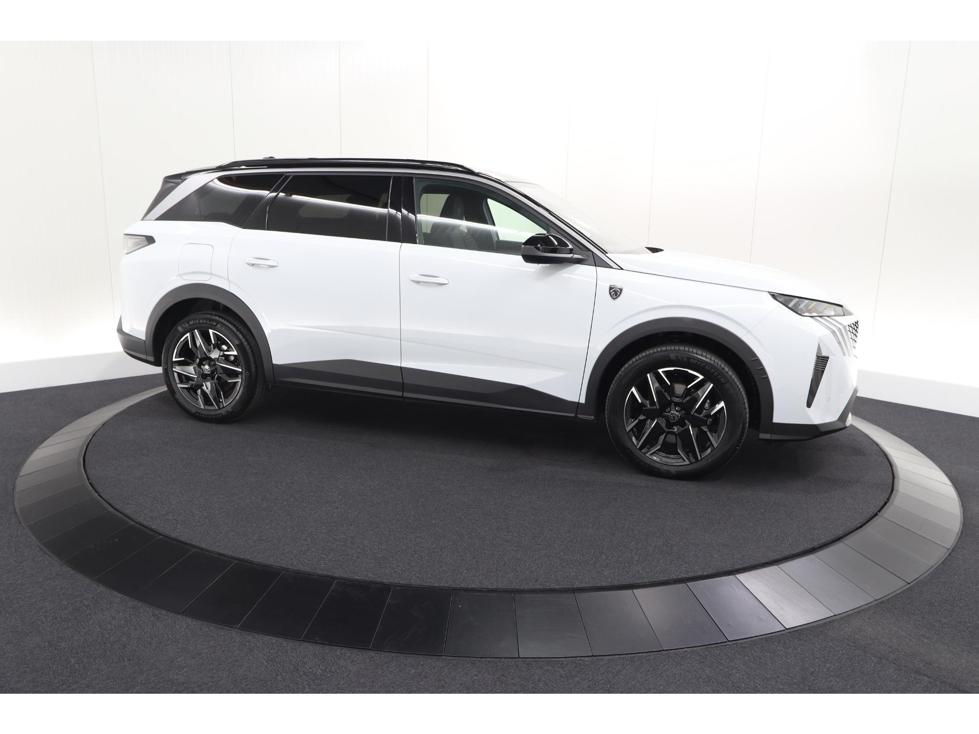 Peugeot 5008 1.2 Hybrid 136 GT 7p | Adaptieve Cruise Control | Camera | Elektrische Kofferklep | Stoelverwarming