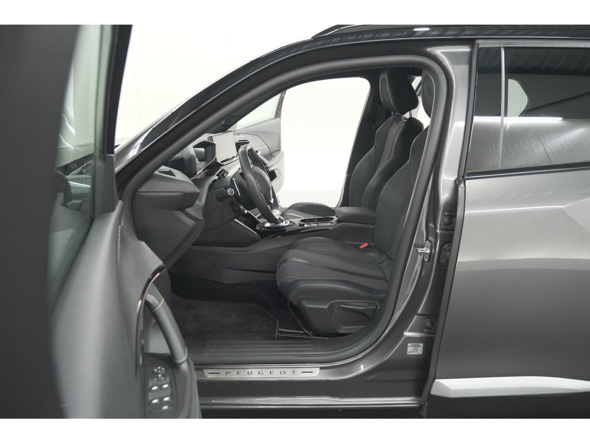 Peugeot 2008 PureTech 130 EAT8 GT | Camera | Dodehoekdetectie | Apple Carplay | Pack Winter