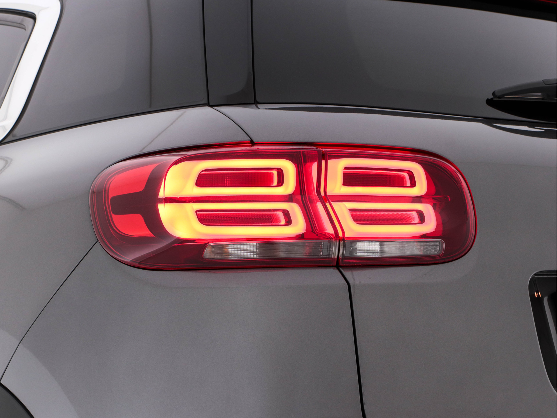 Citroën C5 Aircross 1.5 BlueHDI Business-Plus (INCL-BTW) *LEATHER-MICROFIBRE | NAVI-FULLMAP | FULL-LED | KEYLESS | TOP-VIEW | ECC | PRIVACY-GLASS | PDC | CRUISE | DAB | DIGI-COCKPIT | CARPLAY |  LANE-ASSIST | TOWBAR | 19"ALU*