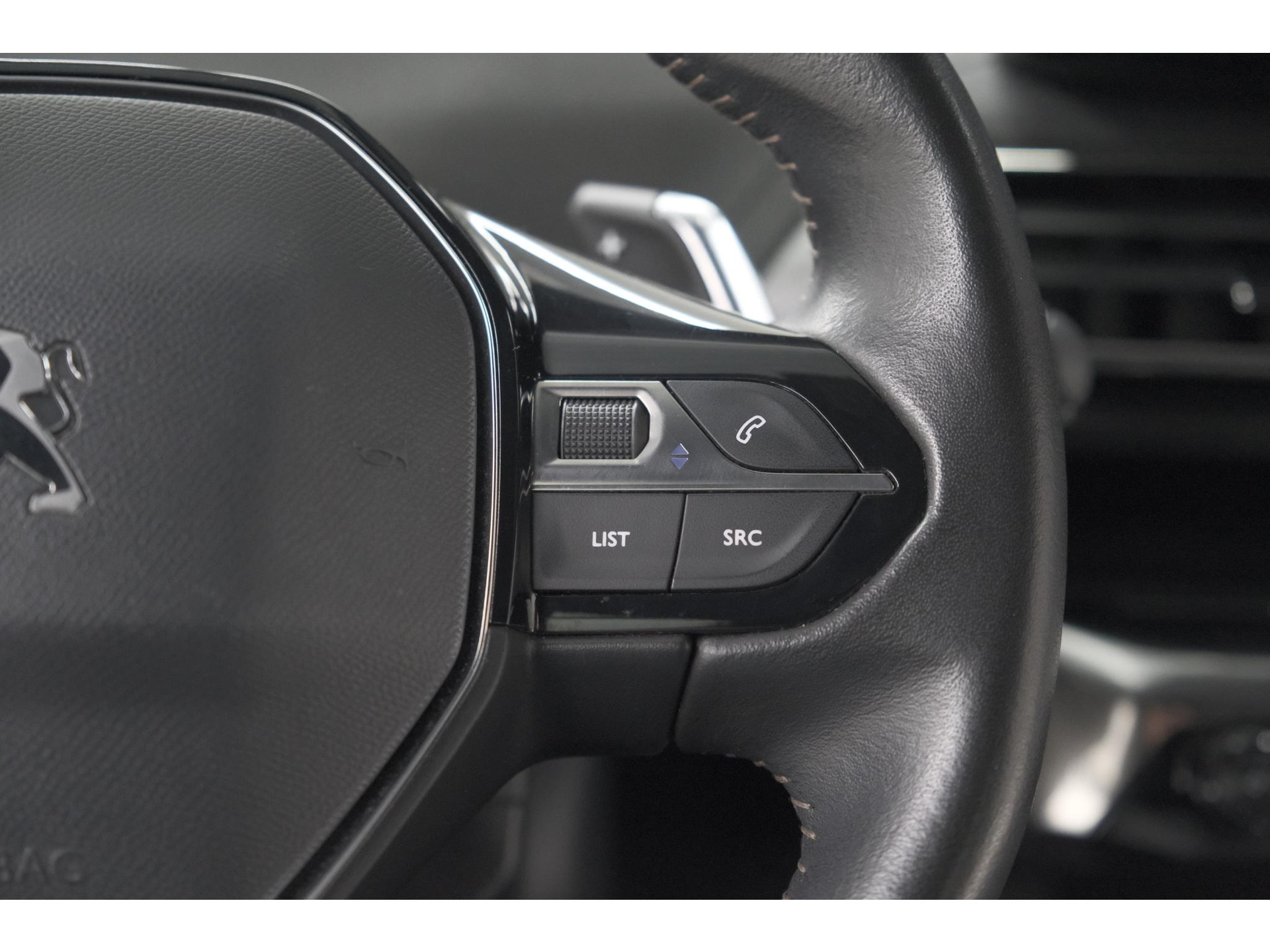Peugeot 5008 PureTech 130 EAT8 Active Pack Business | 7 Zitplaatsen | Camera | Navigatie | Apple Carplay | Parkeersensoren