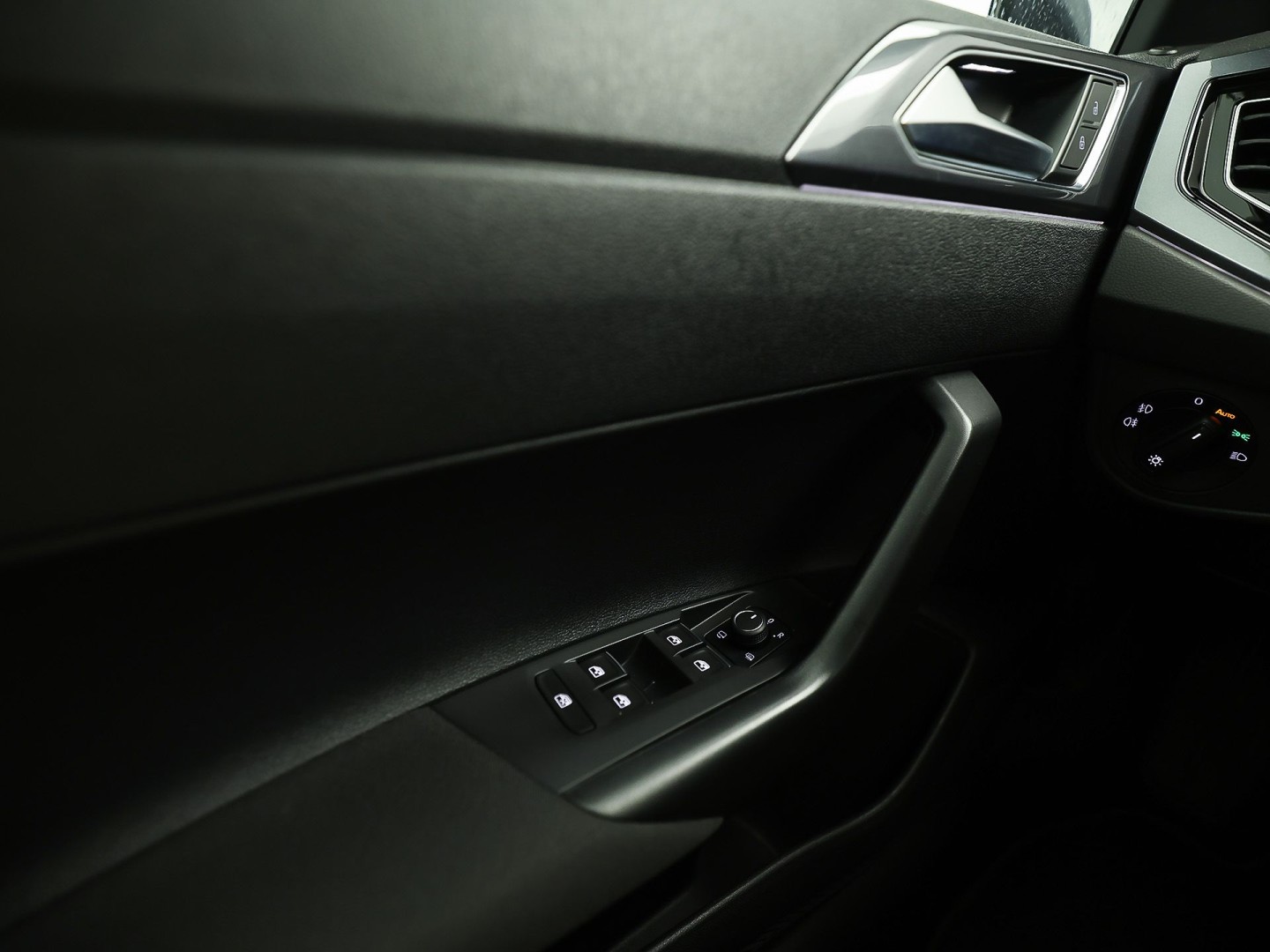 Volkswagen Polo 1.0 TSI Sport Automaat (VIRTUAL COCKPIT, APPLE CARPLAY, GROOT NAVI, CLIMATE, SPORTSTOELEN, LED KOPLAMPEN, GETINT GLAS, PARKEERSENSOREN, NIEUWSTAAT)
