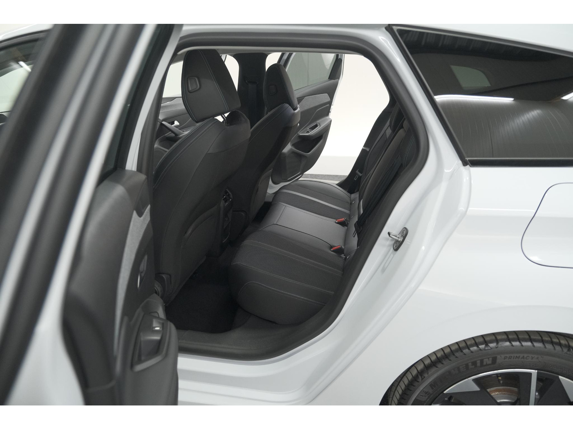 Peugeot 308 SW 1.6 Plug-in Hybrid 180 Allure | Perfecte Staat | 360 Camera | Adaptieve Cruise Control | Navigatie | Apple Carplay