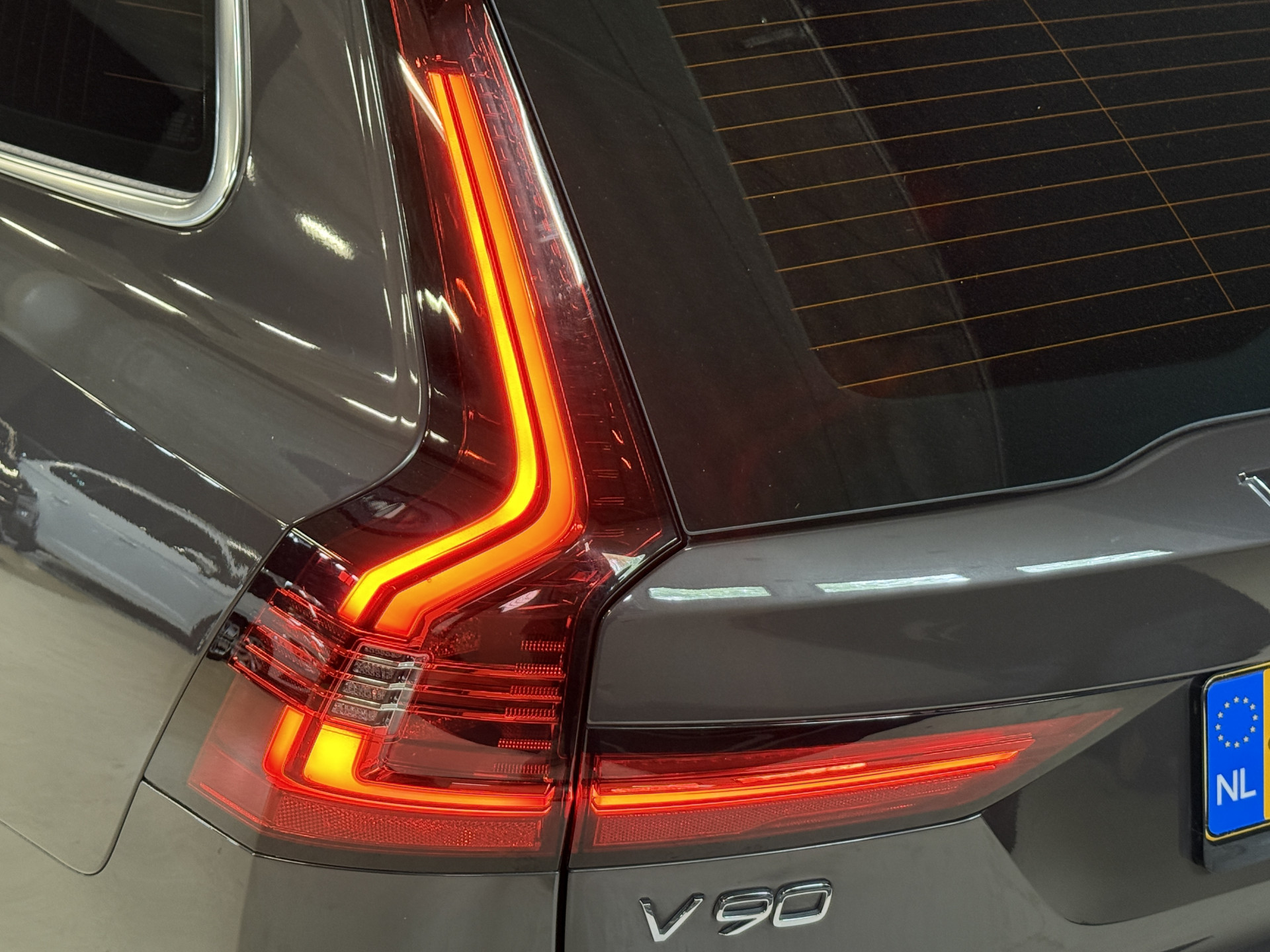 Volvo V90 2.0 B4 Momentum Business | Keyless | Trekhaak | Apple Carplay