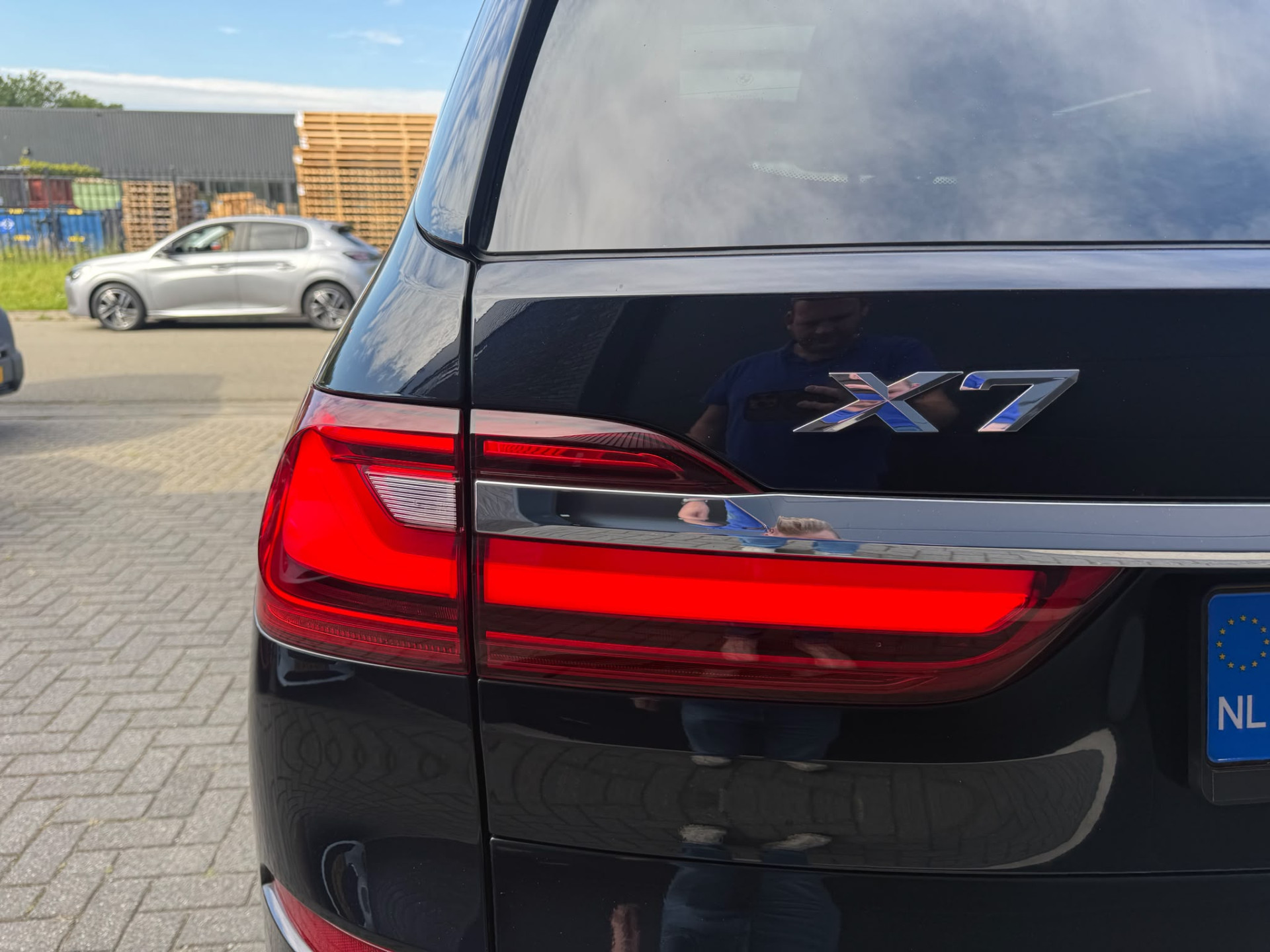 BMW X7 xDrive40i 6p. | 2E EIGENAAR | 3/6/12MND GARANTIE| M-SPORT |PANO | LASER | LED | B&W | MASSAGE | CARPLAY | TREKHAAK | DAB | BOMVOL |