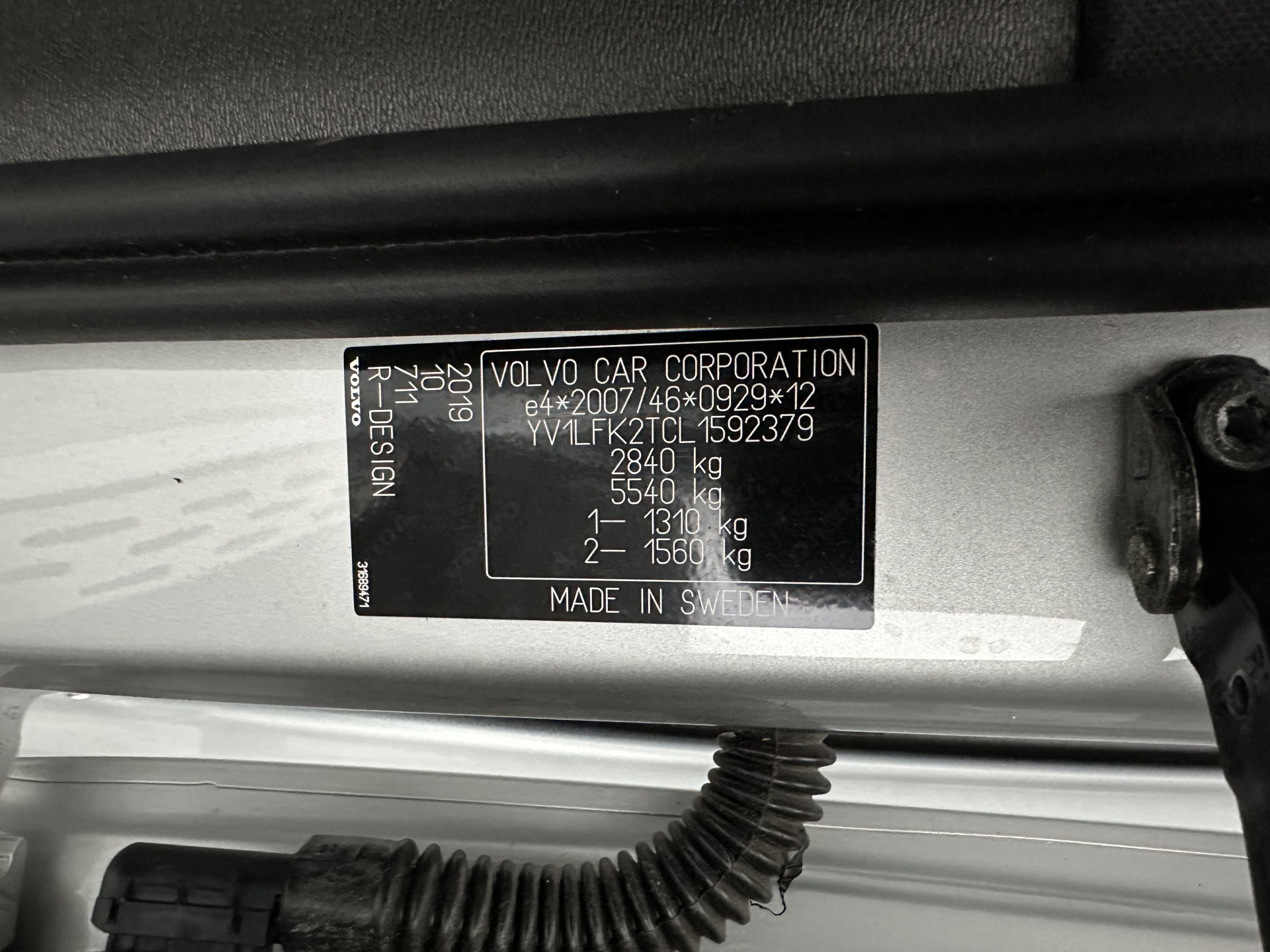 Volvo XC90 2.0 B5 AWD Inscription Intro Edition R-Design [ 7-Pers. ] Aut. *PANO | LEATHER-ALCANTARA | FULL-LED | MEMORY-PACK | BOWERS&WILKINS | BLINDSPOT | KEYLESS | DIGI-COCKPIT | NAVI-FULLMAP | PRIVACY-GLASS | HEATED-SPORTSEATS | 20''ALU | TOWBAR*
