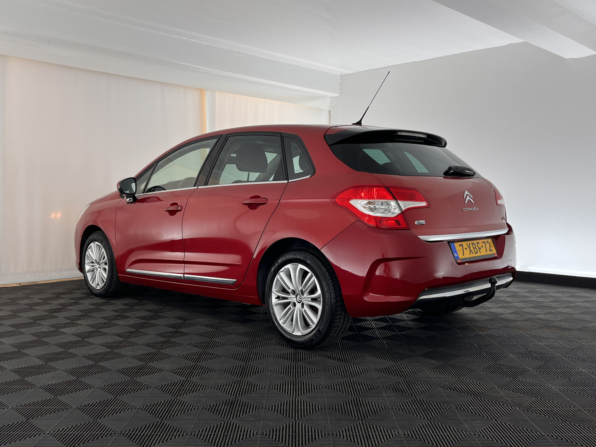 Citroën C4 1.6 e-HDi Ligne Business *PANO | NAVI-FULLMAP | COMFORT-SEATS | ECC | PDC | CRUISE | TOWBAR | 16"ALU*