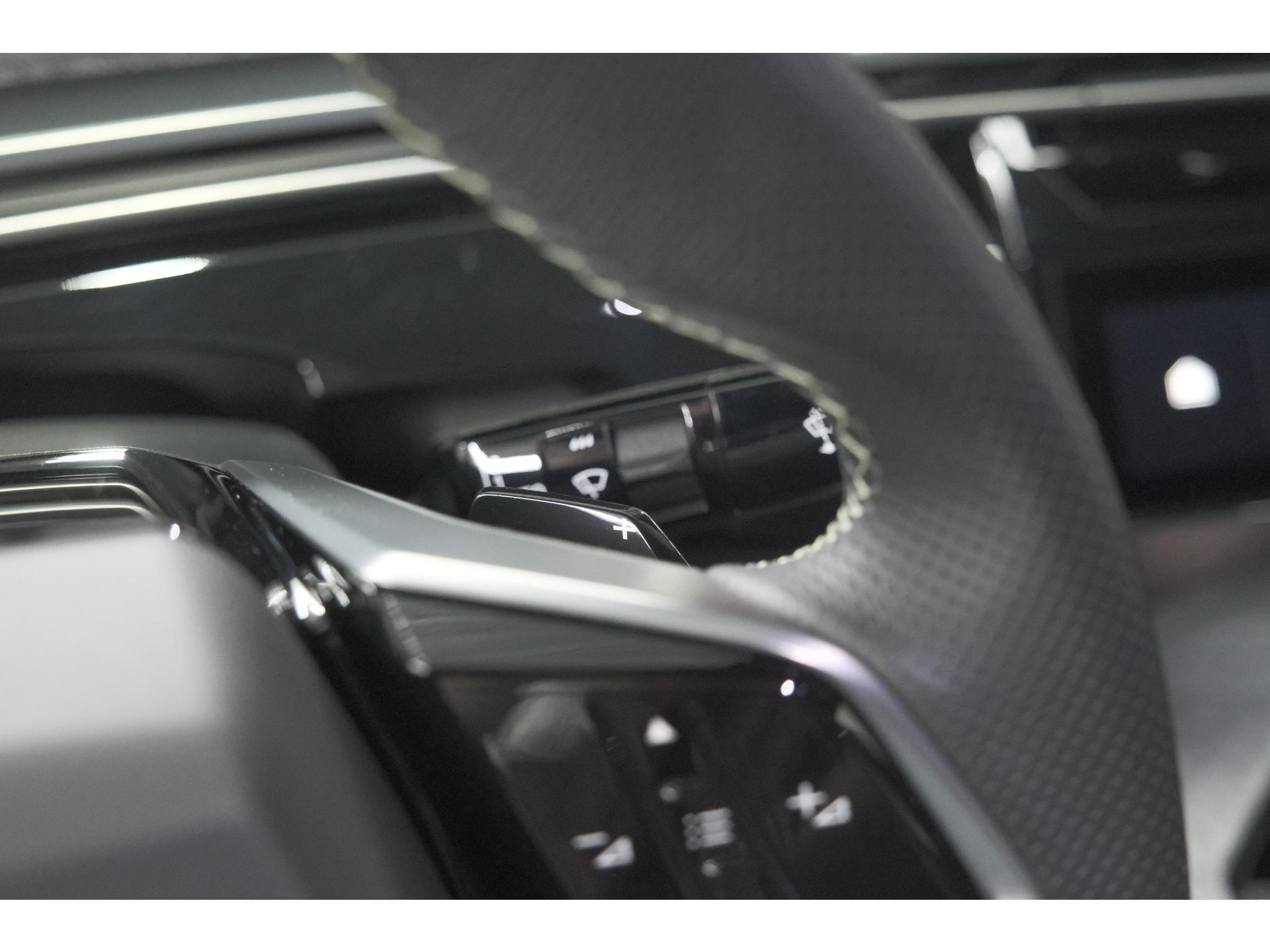 Peugeot 3008 1.2 Hybrid 136 GT | Panoramdak | 360 Camera | Stoelverwarming | Elektrische Kofferklep | Allseason Banden