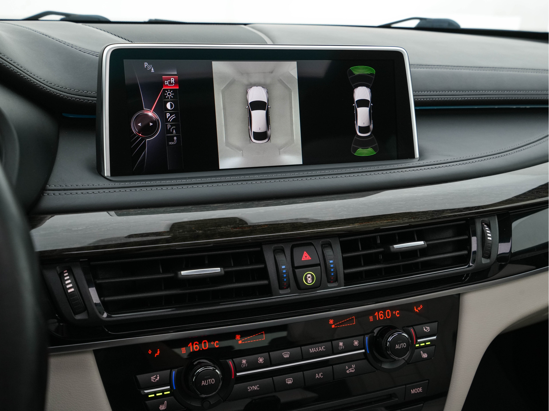 BMW X6 xDrive50i High-Executive M-Sportpack Aut. *PANO | HEAD-UP | TWO-COLOUR-LUXURYLEATHER | FULL-LED | MEMORY-PACK | HARMAN/KARDON-SOUNDSYSTEM |  | BLIND-SPOT | KEYLESS | CAMERA | COMFORT-SEATS | SOFT-CLOSE | 20''ALU*