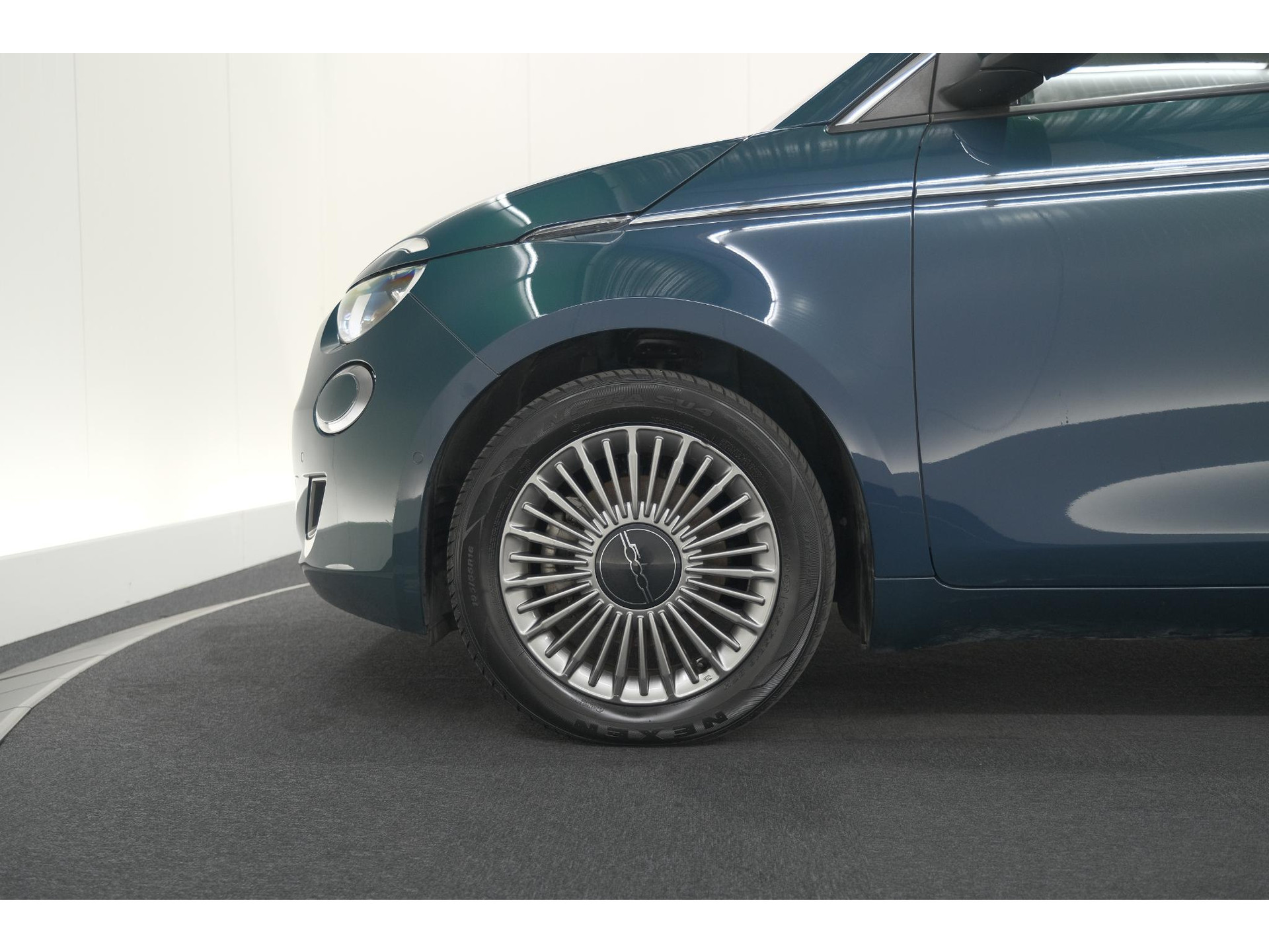 Fiat 500 Icon 42 kWh | 96,1% SOH | Convenience Pack | Camera | Dodehoekdetectie | Stoelverwarming