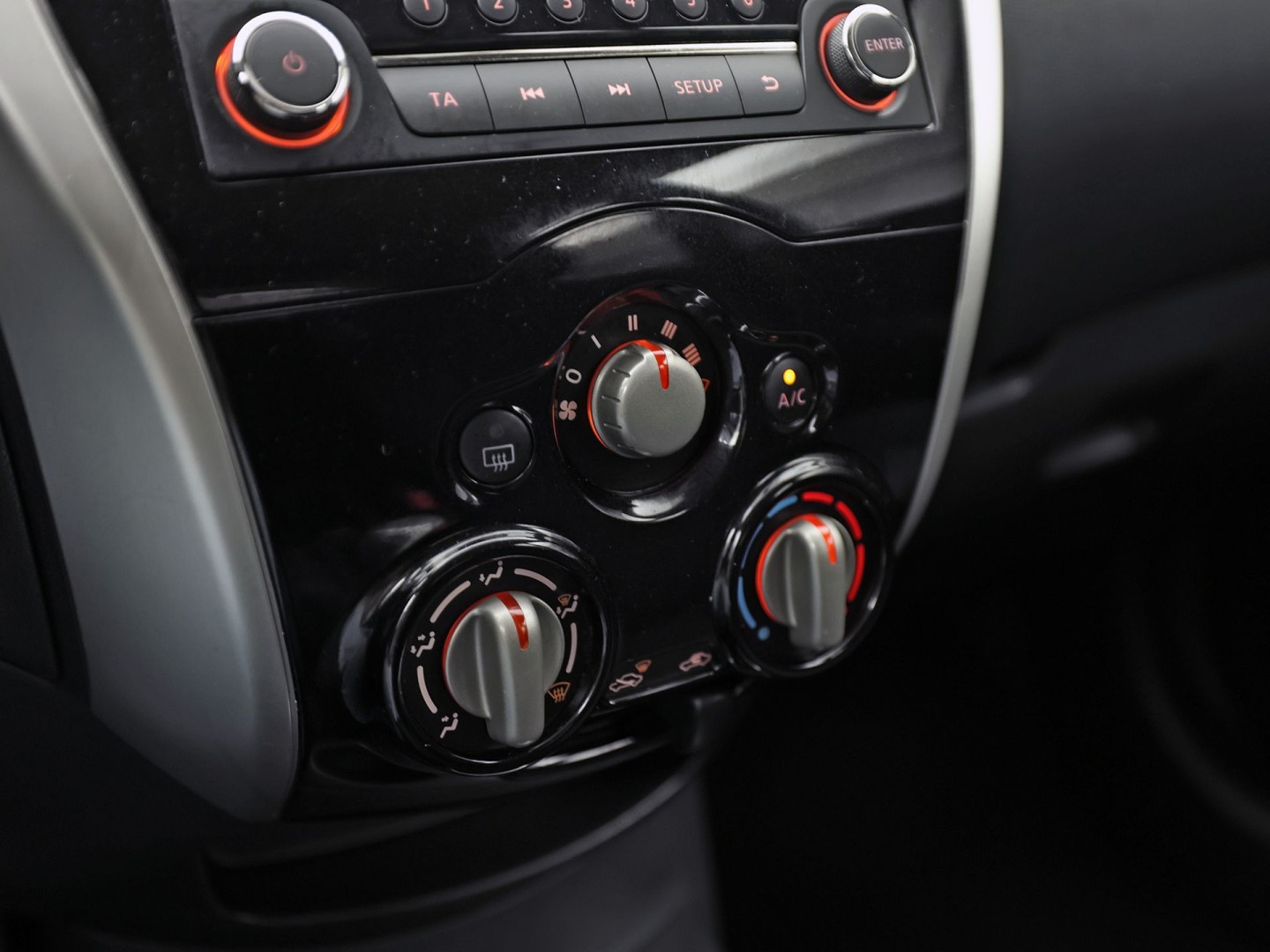 Nissan Note 1.2 Sport (AIRCO, GETINT GLAS, LM VELGEN, SPORTSTOELEN, CRUISE, NIEUWE APK, NIEUWSTAAT)