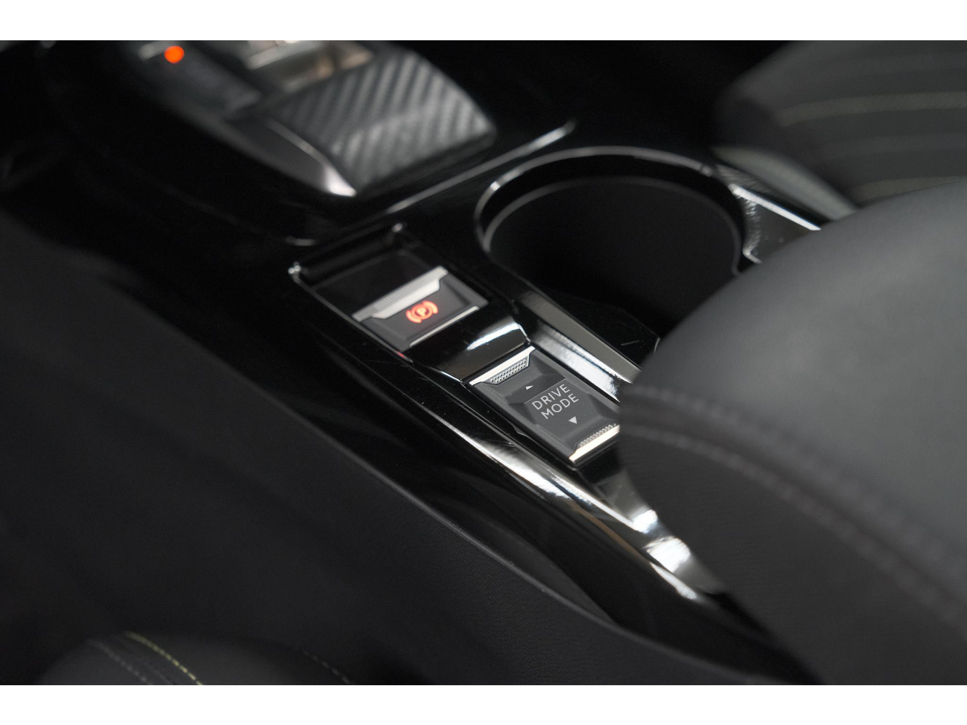 Peugeot 208 1.2 Hybrid 145 e-DCS6 GT | Alcantara Pakket | Camera | Apple Carplay | Stoelverwarming