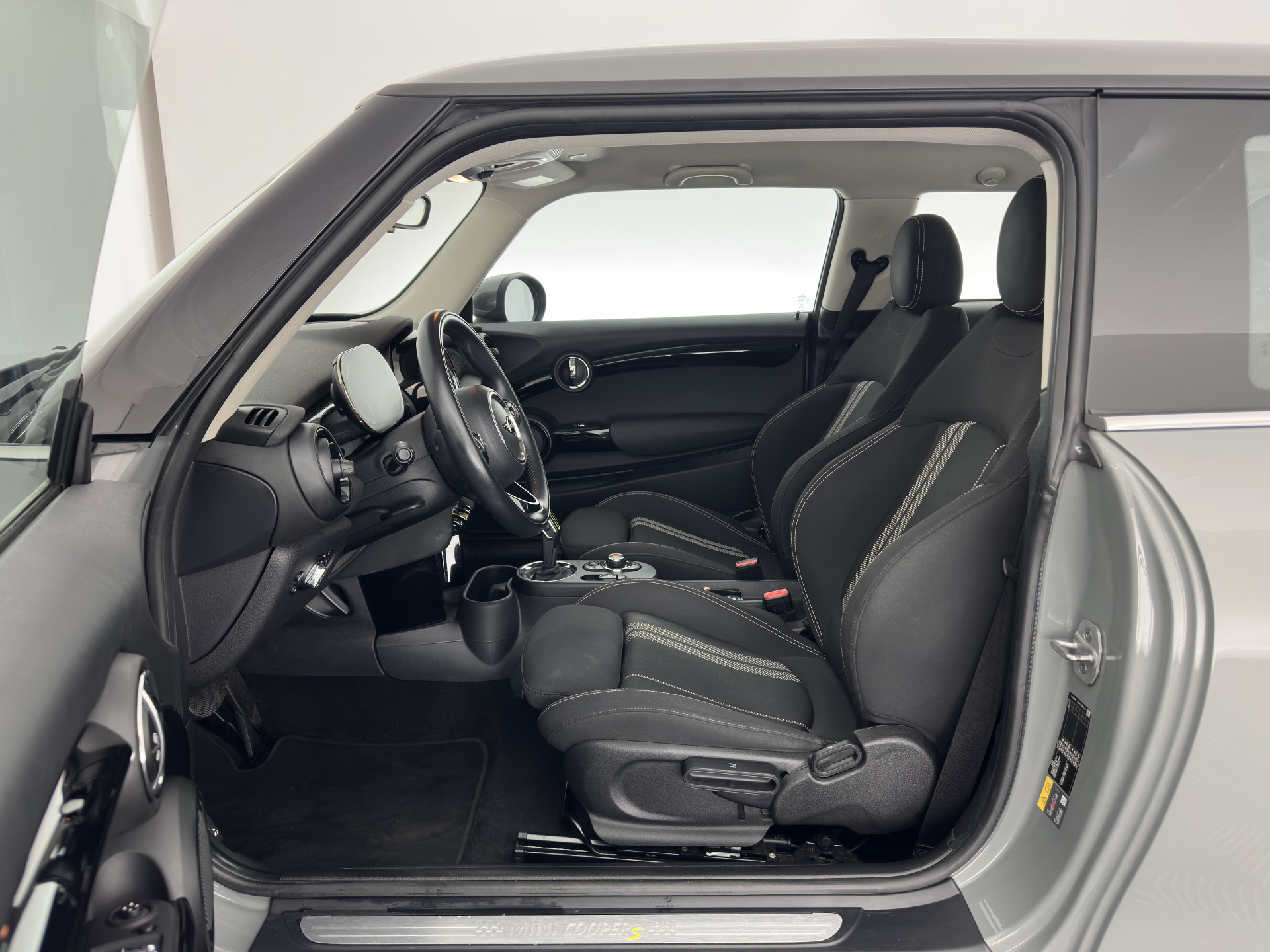 MINI Mini Electric Basic 33 kWh [ 3-Fase ] (SOH-100%) (INCL-BTW) Aut. *HEATPUMP | FULL-LED | SPORT-SEATS | NAVI-FULLMAP | DIGI-COCKPIT | DAB+ | ECC | CCS-FASTLOADER | UNION-JACK | KEYLESS | CRUISE | AMBIENT-LIGHT | 16''ALU*