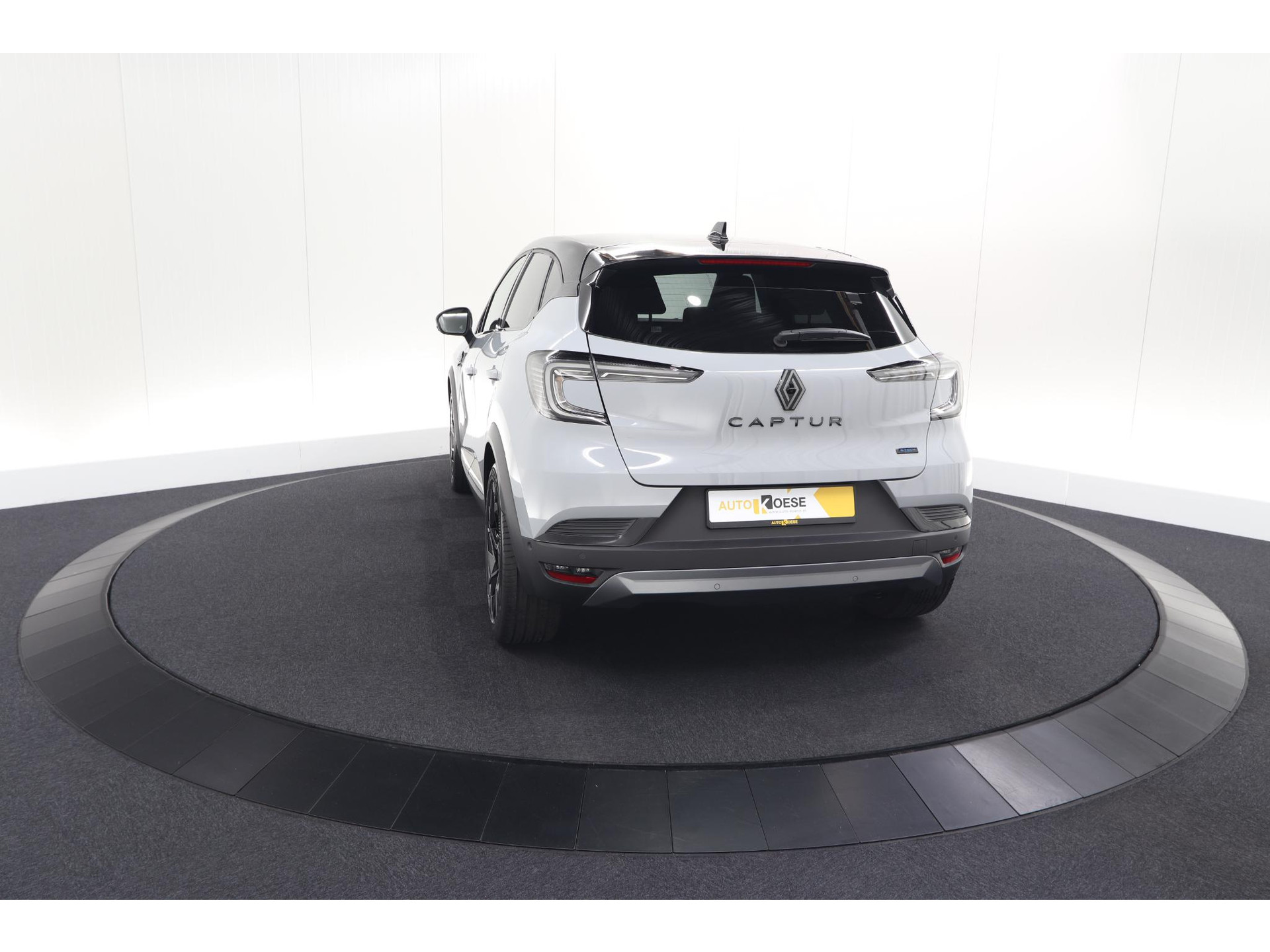 Renault Captur 1.8 E-Tech full hybrid 160 esprit Alpine | 360 Camera | Adaptieve Cruise Control | Dodehoekdetectie | Stuurwielverwarming