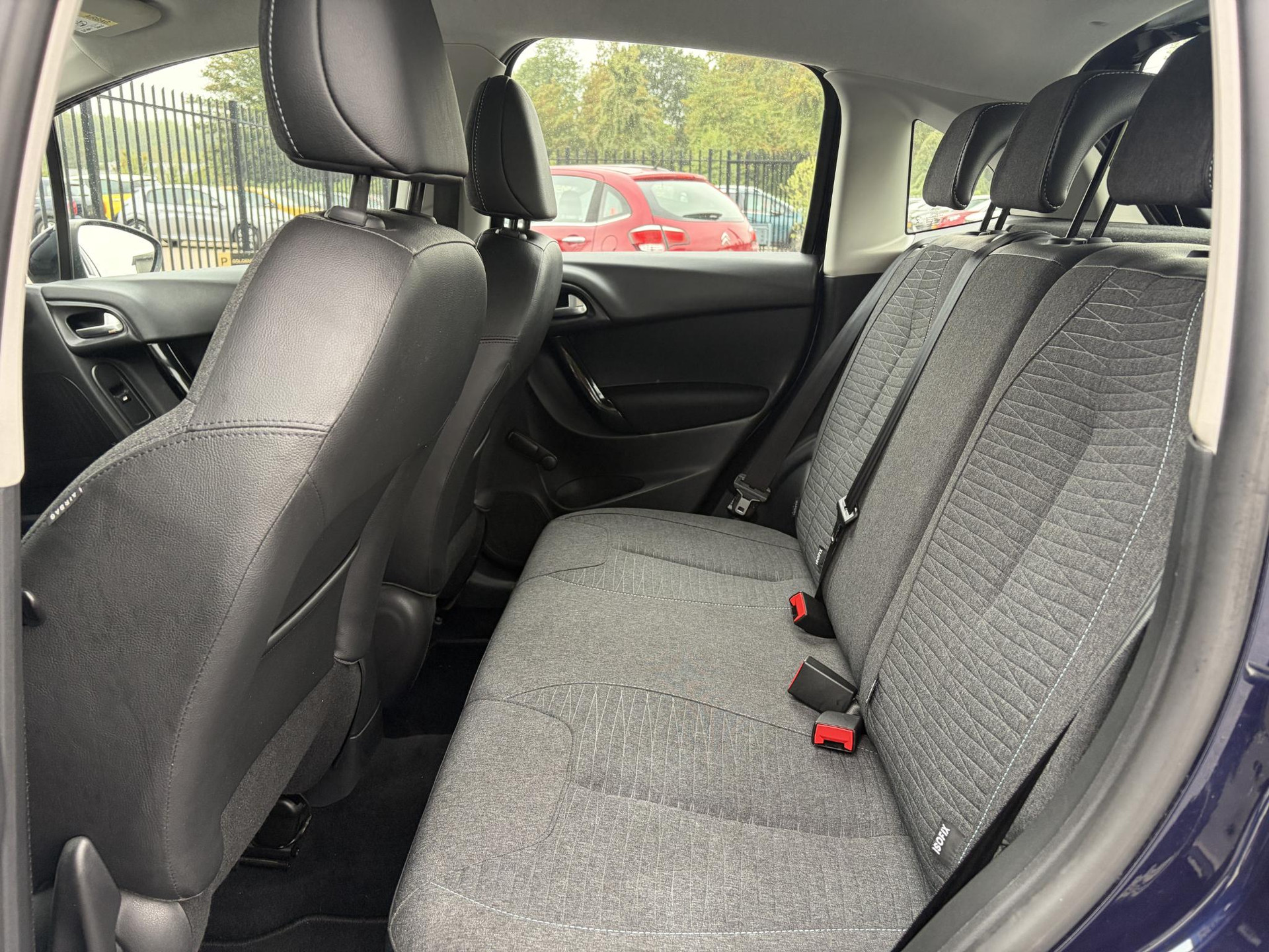 Citroen C3 1.2 PureTech Selection ✓Nieuwe D-riem✓Navi✓Carplay✓Trekhaak✓Dealer Onderhouden✓Clima✓Cruise✓5 Deurs✓Net grote beurt gehad✓N.A.P✓Apk tot 09-2027