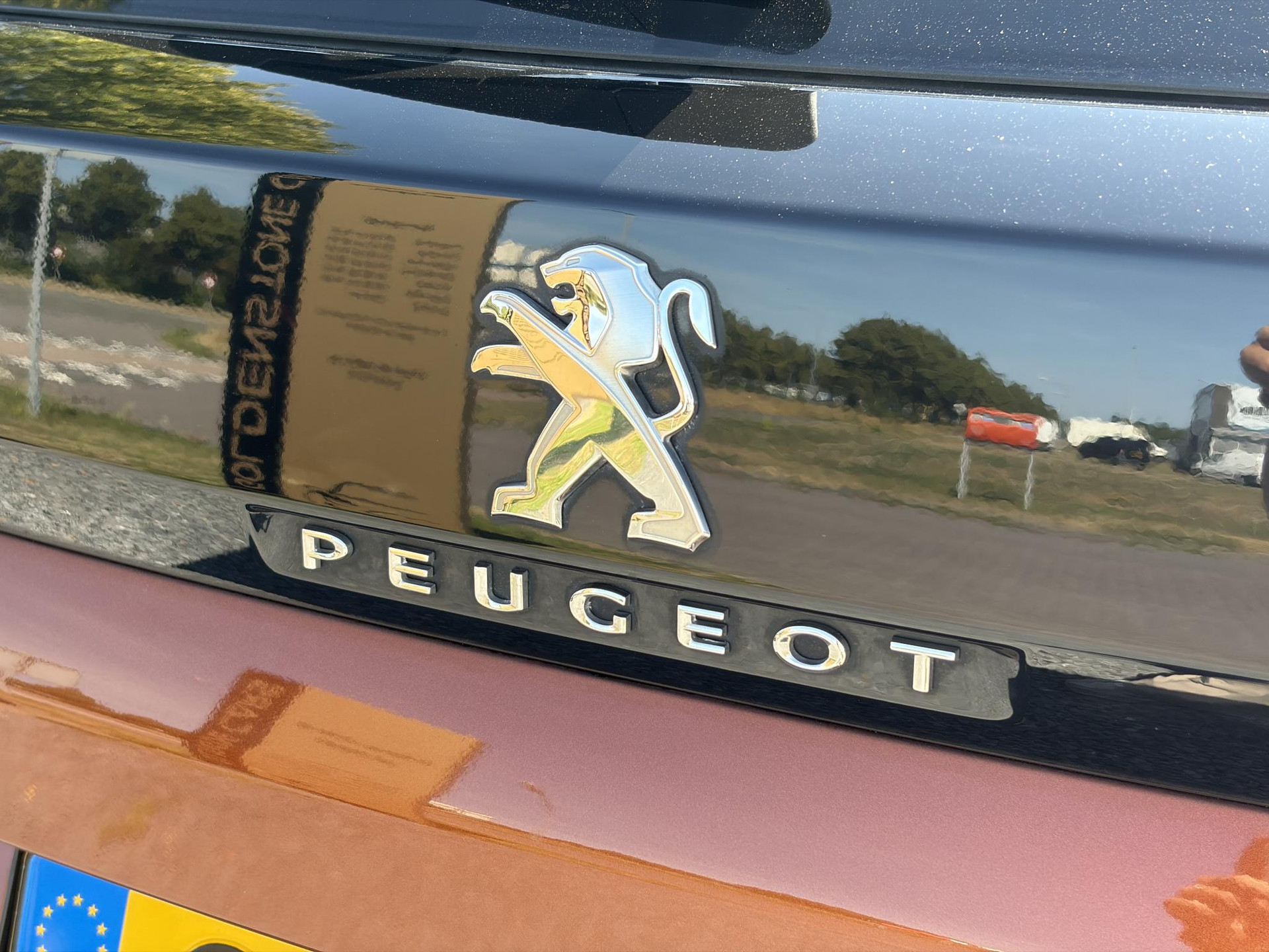 Peugeot 3008 1.2 PureTech Allure Distributieriem vv in 2025 l Pano l 360° Camera l Carplay l Dealer Onderhouden l Navi l Halfleder l Pdc l Keyless l 131pk l 6 Bak l Apk tot 12-2026