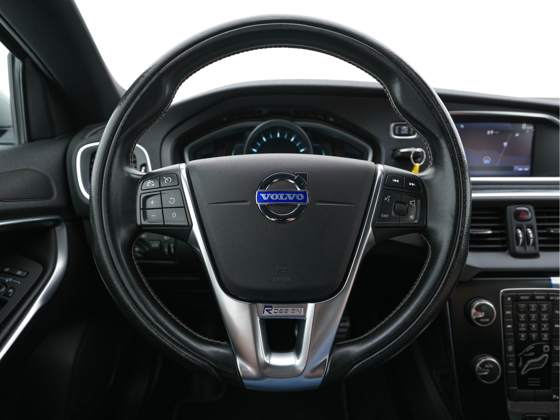 Volvo V40 1.6 T3 R-Design *NAVI-FULLMAP | LEATHER-ALCANTARA | ECC | PDC | CRUISE | SPORT-SEATS | TOWBAR | 17''ALU*