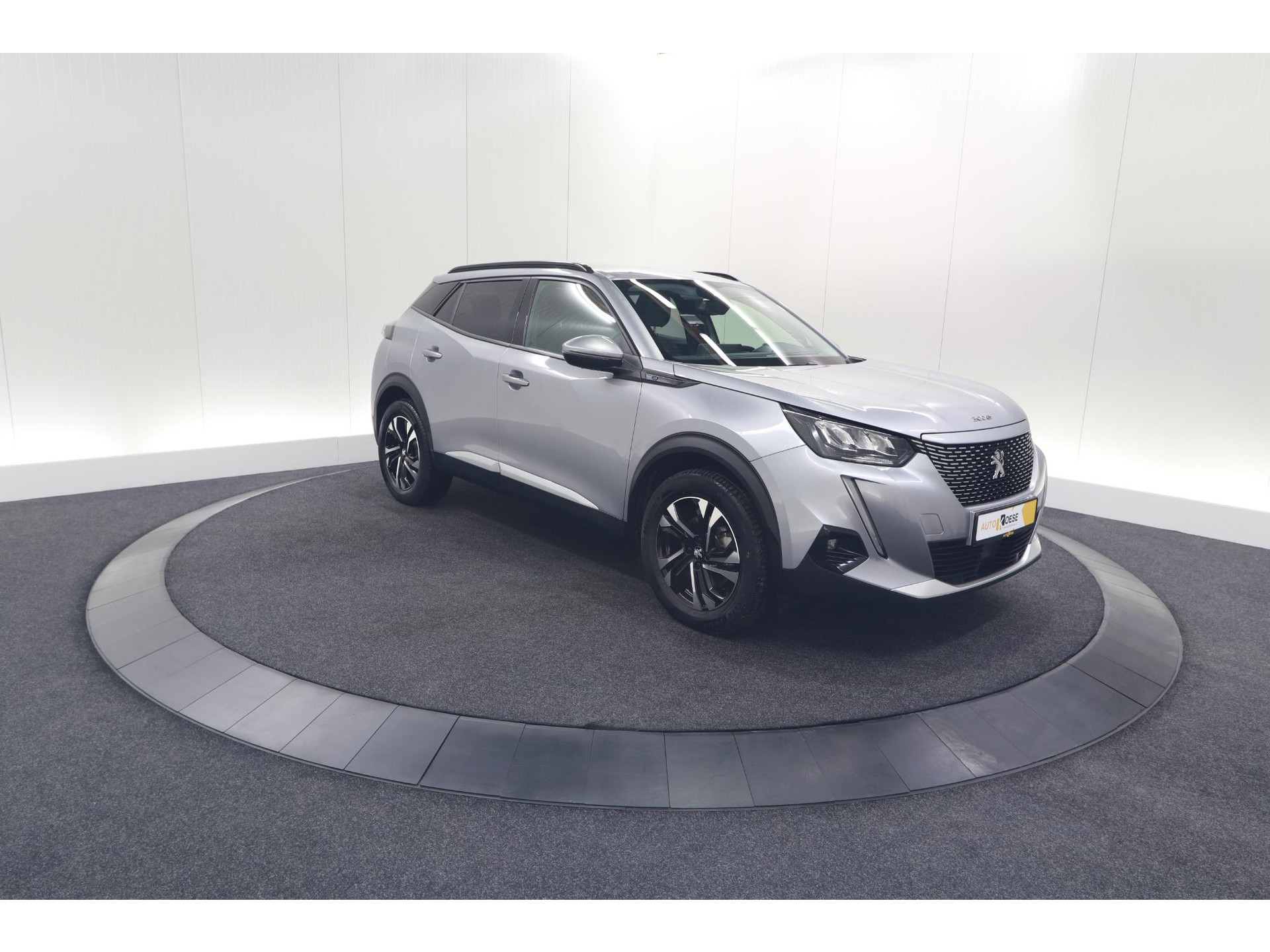 Peugeot e-2008 EV Allure 50 kWh | SOH=96.7 % | 3 Fase Laadfunctie | Camera | Navigatie | Parkeersensoren | Apple Carplay