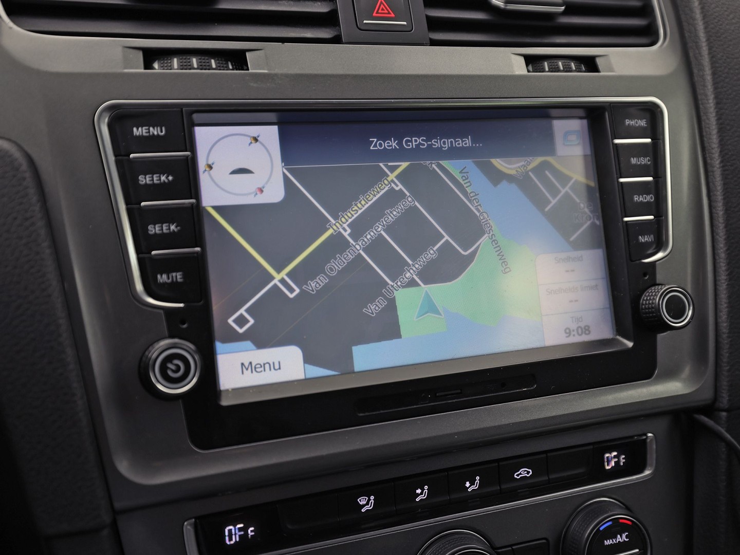 Volkswagen Golf Variant 1.2 TSI Sport (NAVIGATIE, BLUETOOTH, CLIMATE, NAP, TREKHAAK, SPORTSTOELEN, ARMSTEUN, LM VELGEN, ELEK PAKKET, NIEUWSTAAT)