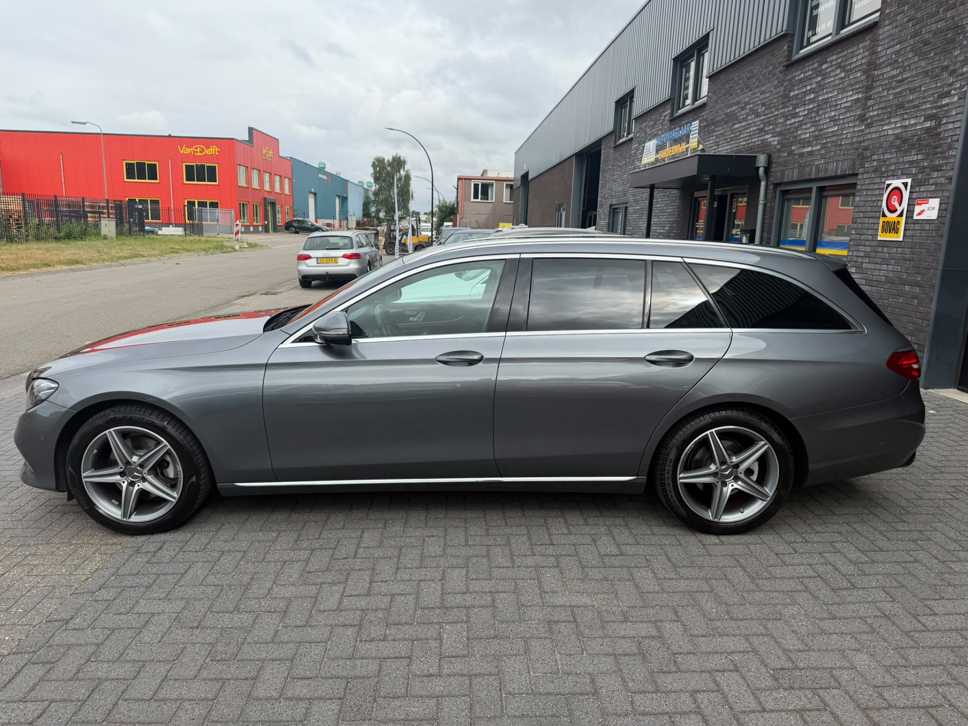 Mercedes-Benz E-klasse Estate 200 Premium 3/6/12 MND GARANTIE  | AUTOMAAT | NIEUWE APK | LEDER | PDC | NAVI | CRUISE |