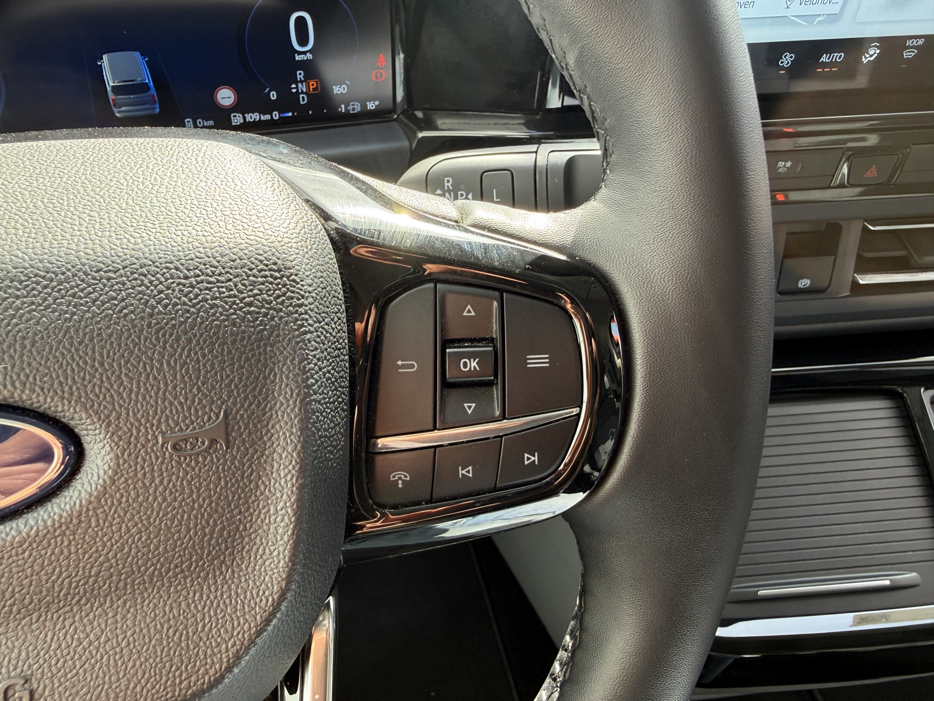 Ford Tourneo Custom 233PK PHEV Prijs Incl. BPM Excl. BTW Automaat 8-Personen Automaat LED B&O Audio Lichtmetalen Velgen PDC Carplay Camera Parkeersensoren Cruise Control