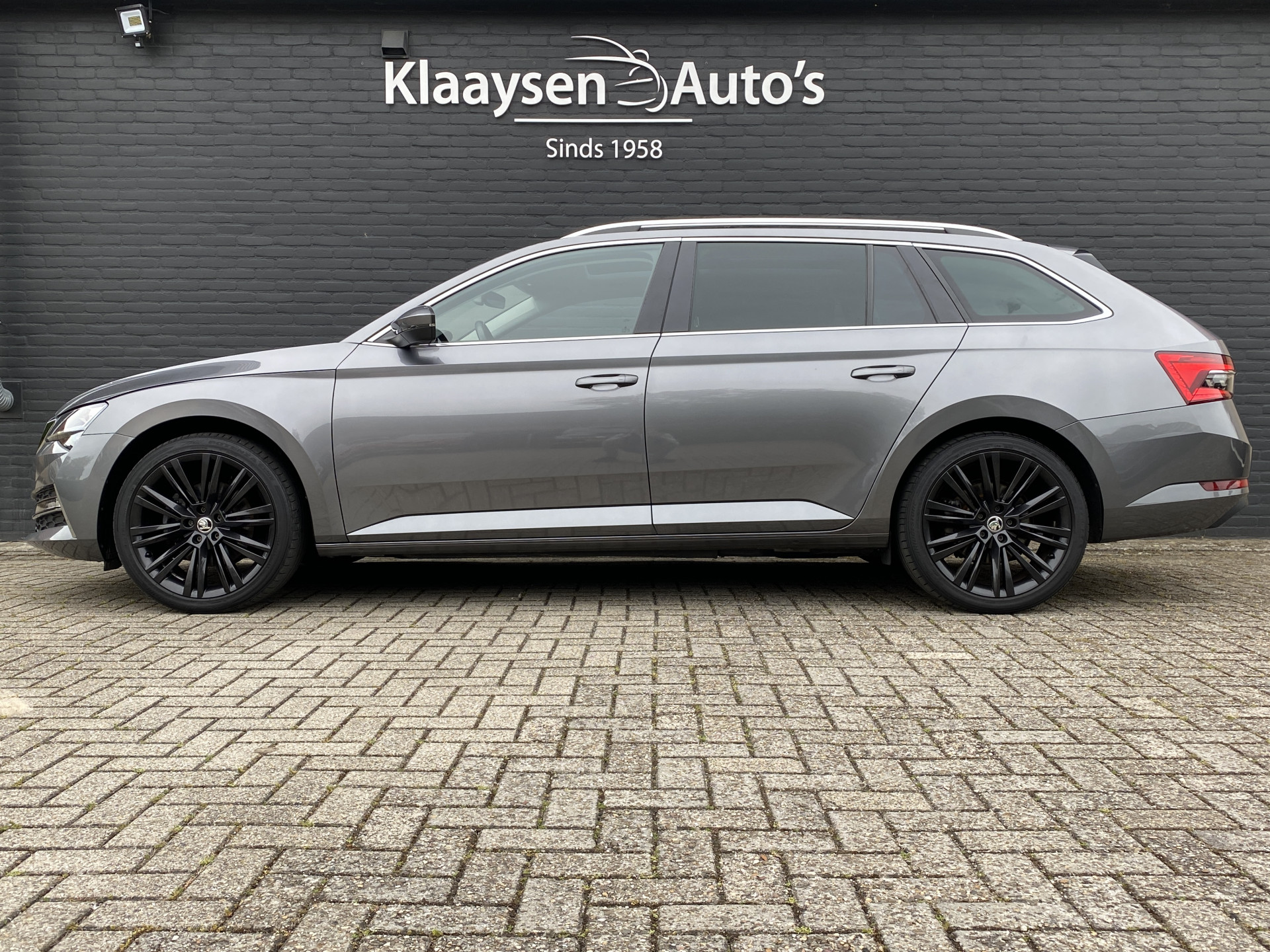 ŠKODA Superb Combi 1.4 TSI iV 218 pk Business Edition Plus AUT. | 1e eigenaar | navigatie | panoramadak | trekhaak | leder interieur