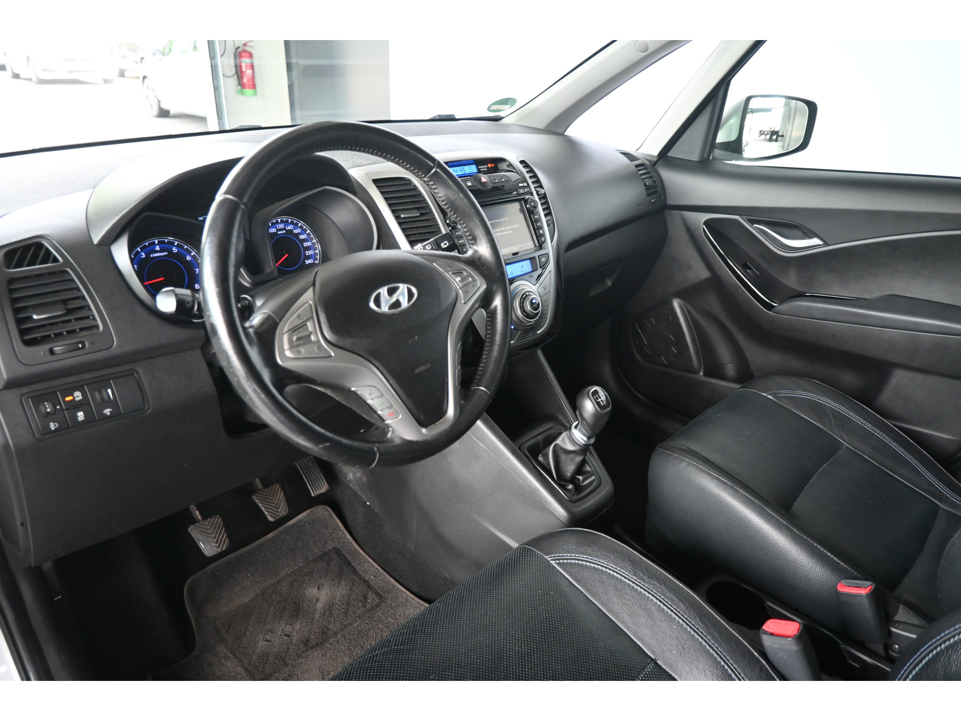 Hyundai ix20 1.4i i-Catcher Clima Navigatie Schuifdak Trekhaak Goed Onderhouden! Inruil Mogelijk!