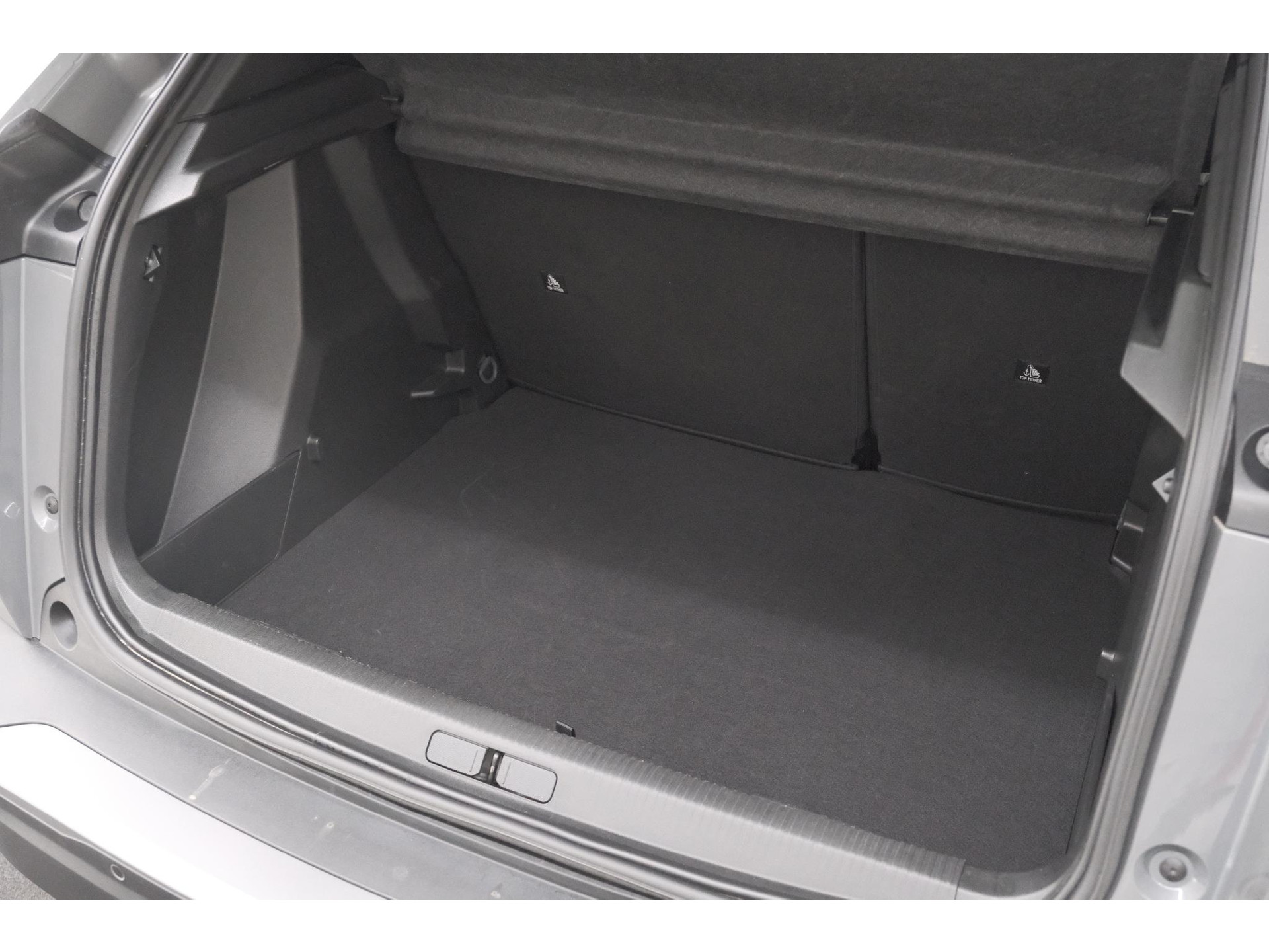 Peugeot e-2008 EV Allure 54 kWh | 97,2% SOH | 11 KW Lader | Apple Carplay | Parkeersensoren