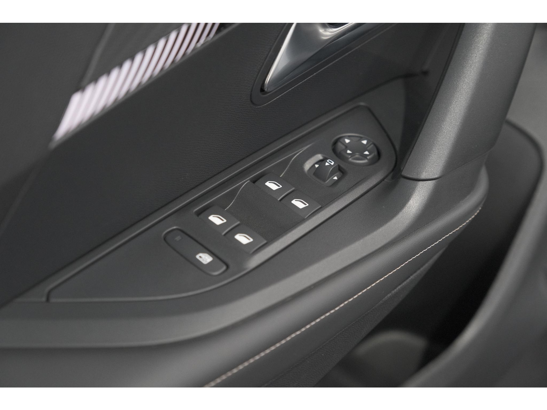 Peugeot 2008 Hybrid 145 e-DCS6 Allure | 360 Camera | Adaptieve Cruise Control | Dodehoekdetectie