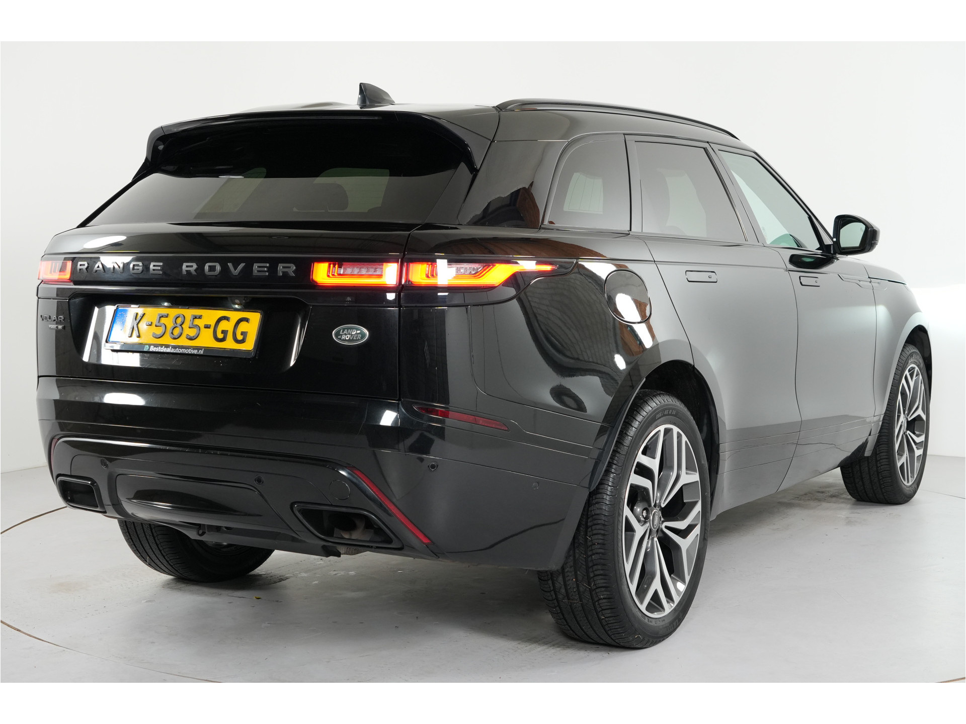 Land Rover Range Rover Velar 2.0 I4 Turbo 300 pk AWD R-Dynamic SE | Pano | Trekhaak | El. Stl. verst. | Massage | Leder | Inparkeer |e | Stl. verw. |