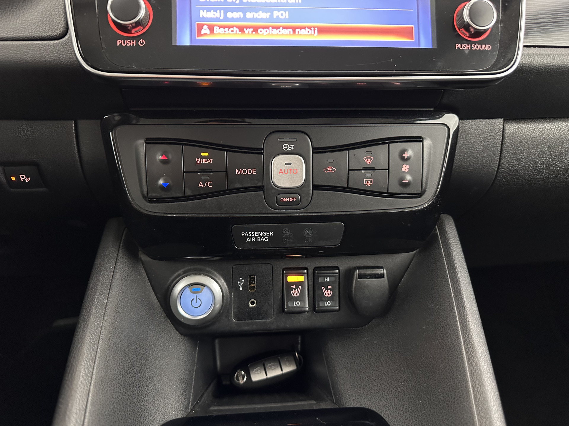 Nissan LEAF Acenta 40 kWh (INCL-BTW) Aut. *HEATPUMP | ADAPTIVE-CRUISE | KEYLESS | TOPVIEW | NAVI-FULLMAP | BLINDSPOT | DAB+ | HEATED-COMFORTSEATS | DIGI-COCKPIT | PRIVACYGLASS | 16"ALU*