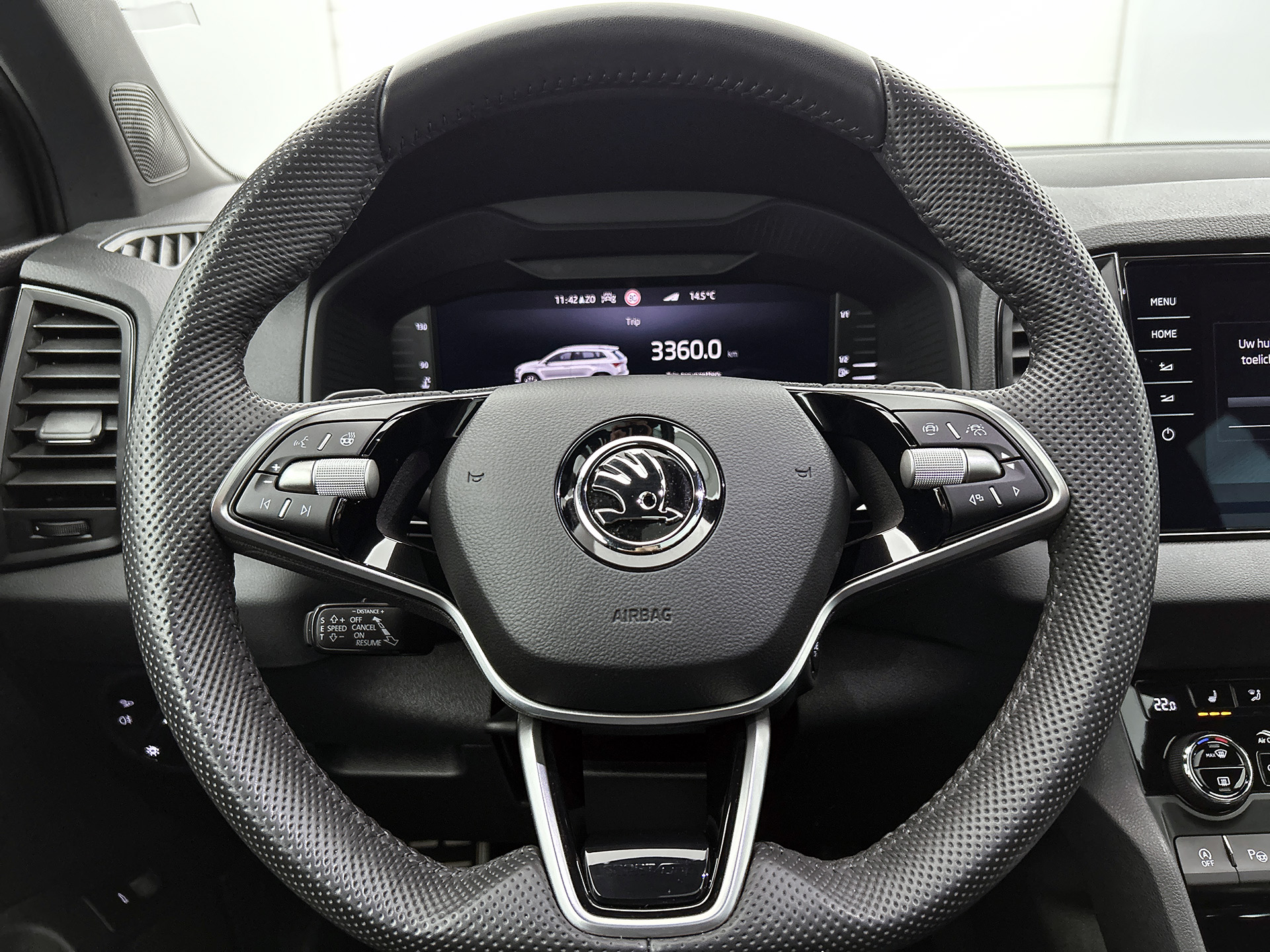 ŠKODA Karoq 1.5 TSI ACT Sportline Business | PANORAMADAK | 360 CAMERA | WINTERPACK | KEYLESS | NAVI | ELEKTR. ACHTERKLEP
