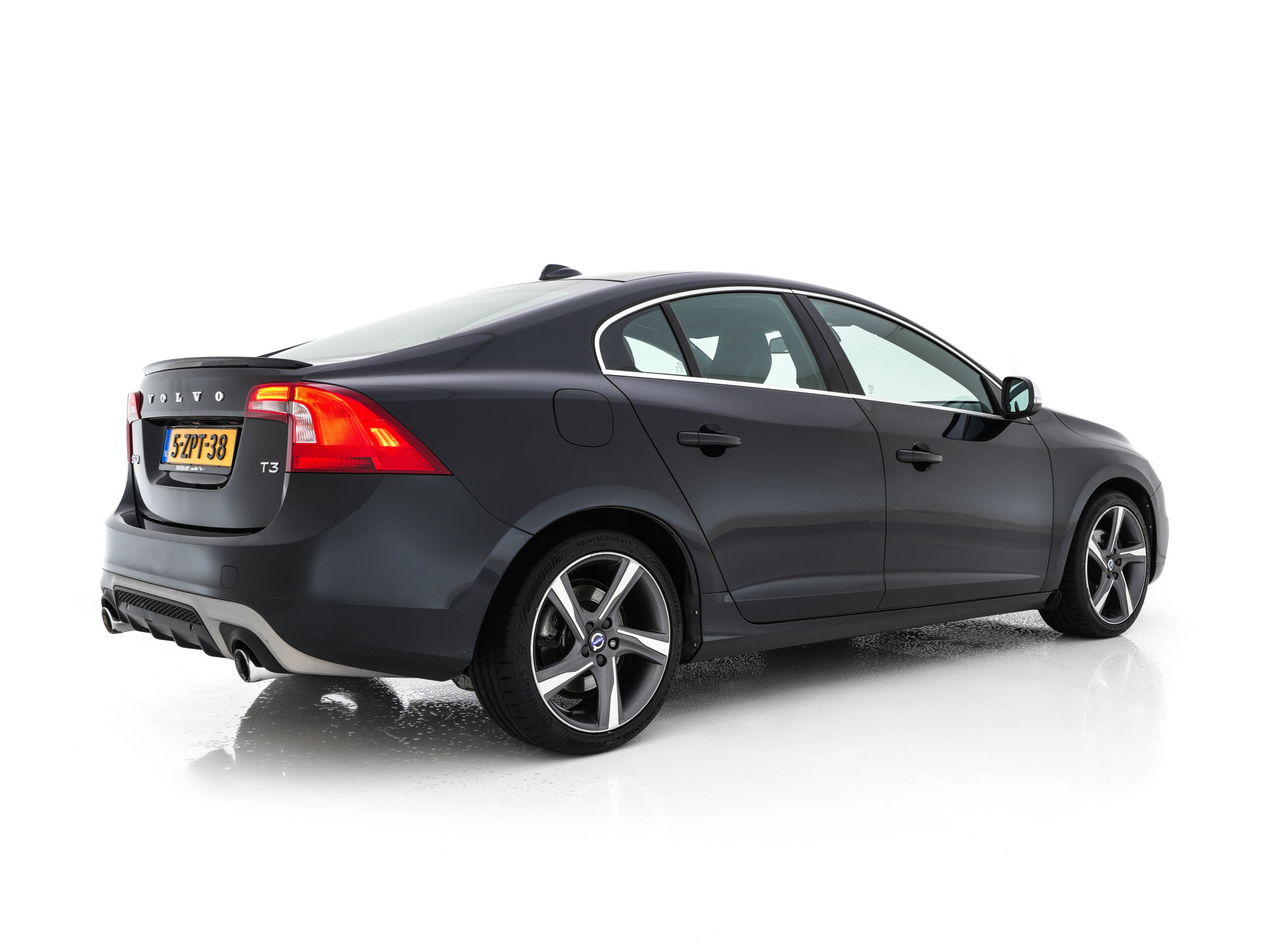 Volvo S60 1.6 T3 R-Design Summum Aut. *LEATHER-MICROFIBRE | NAVI-FULLMAP | SPORT-SEATS | ECC | PDC | CRUISE | 18''ALU*