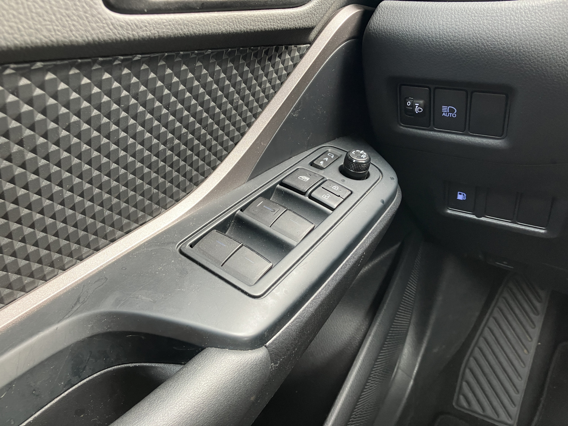 Toyota C-HR 1.8 Hybrid Active AUT. | 1e eigenaar | navigatie | camera | apple carplay | cruise control | 36.000 KM
