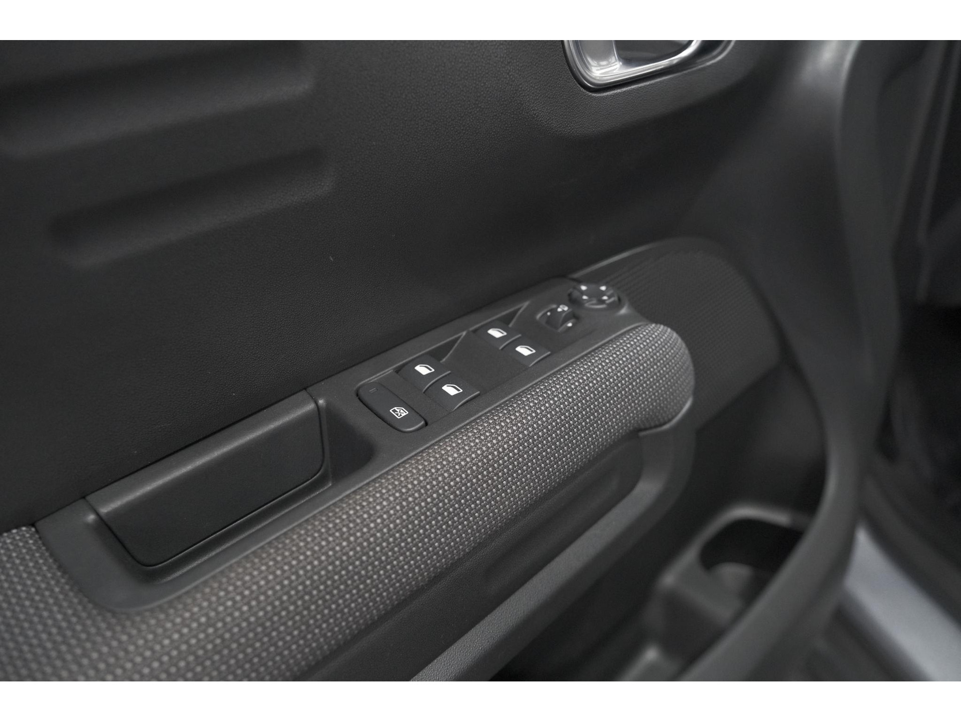 Citroen C3 Aircross PureTech 130 EAT6 Max | Parkeersensoren | Stoelverwarming | Apple Carplay | 16 Inch Lichtmetalen Velgen