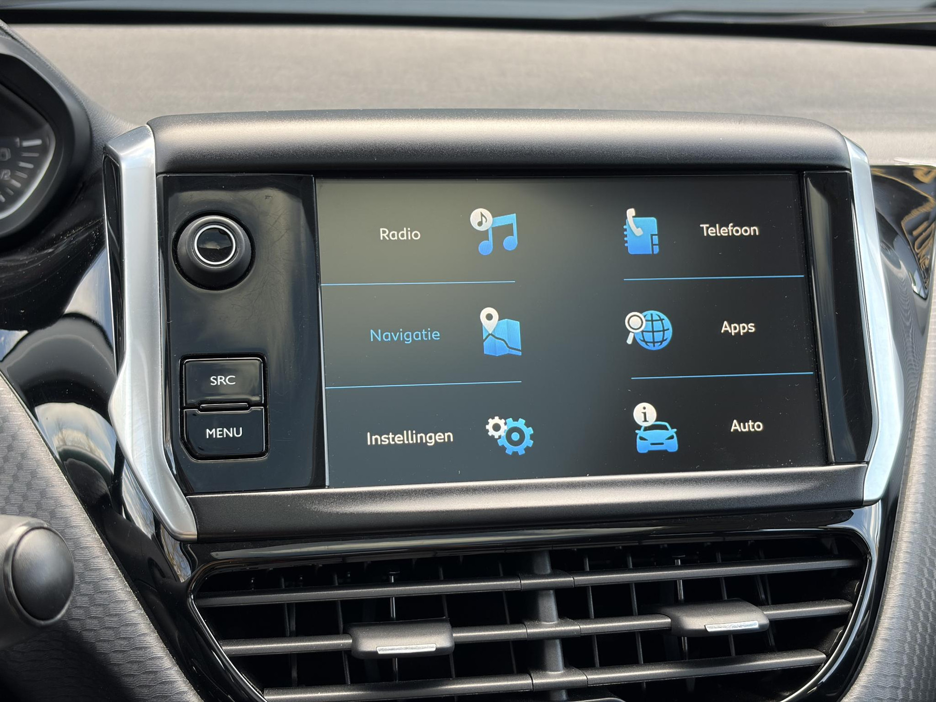 Peugeot 2008 1.2 PureTech Blue Lion 2e Eigenaar,Pano,Navi,Trekhaak,110pk,Dealer Onderhouden,Airco,Cruise,Pdc,Lm velgen,N.A.P,Recent beurt gehad,Apk tot 11-2026