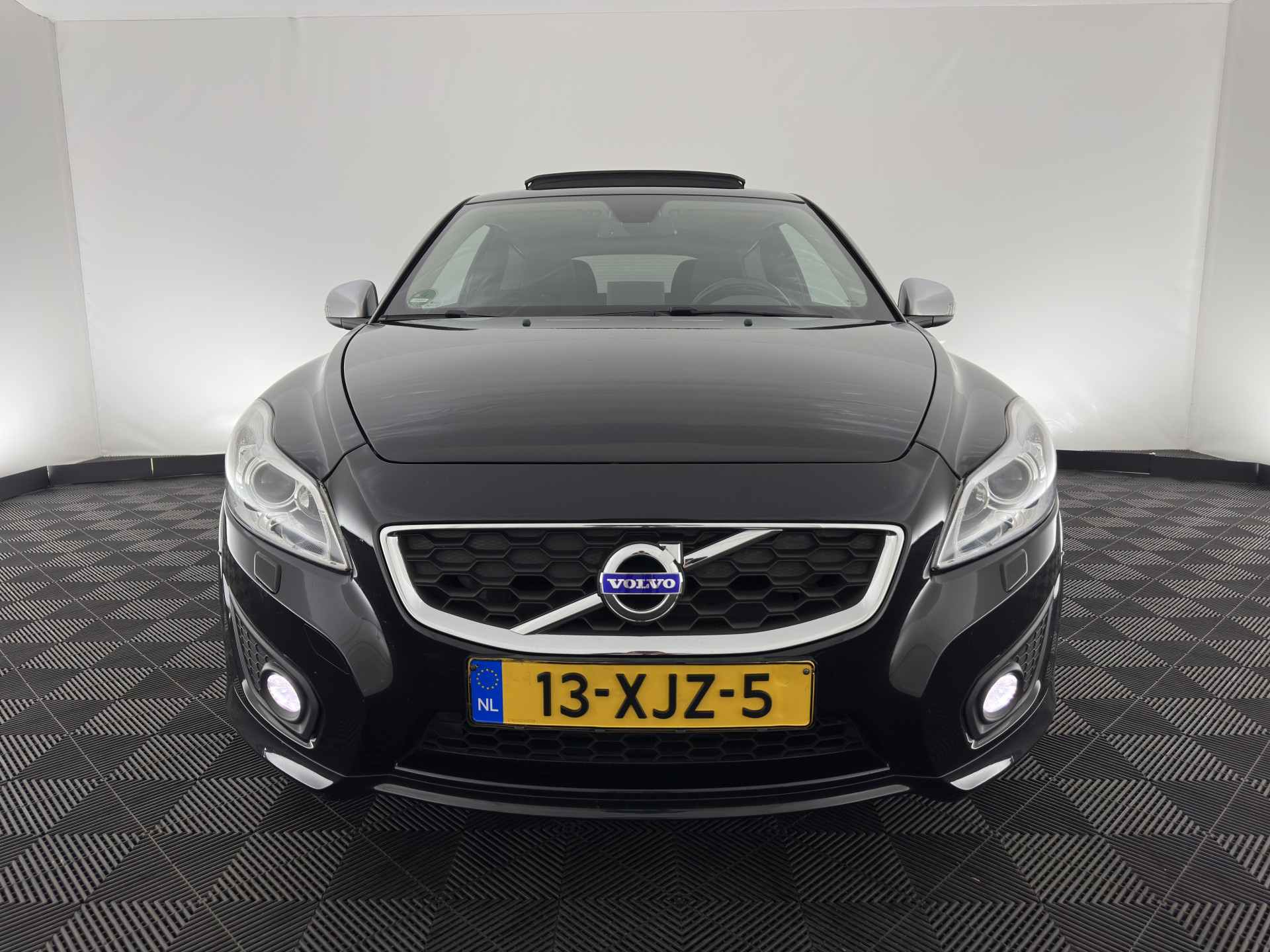 Volvo C30 1.6 D2 R-Design Sport-pack *PANO | BI-XENON | LEATHER-FABRIC | NAVI-FULLMAP | HEATED-SPORTSEATS | ECC | CARBON-INLAY | PDC | PREMIUM-AUDIO | CRUISE | 17''ALU*