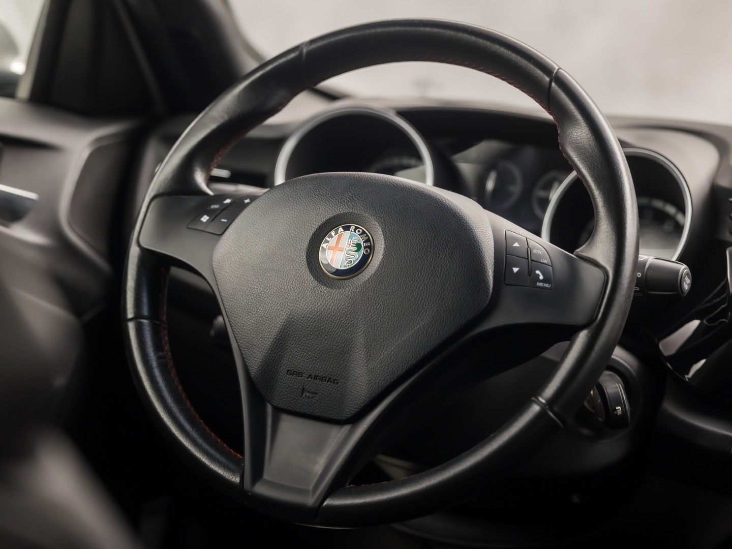 Alfa Romeo Giulietta 1.7 TBi Quadrifoglio Verde Sport 235Pk (APPLE CARPLAY, CLIMATE, GETINT GLAS, SPORTSTOELEN, LEDER, CRUISE, NIEUWSTAAT)