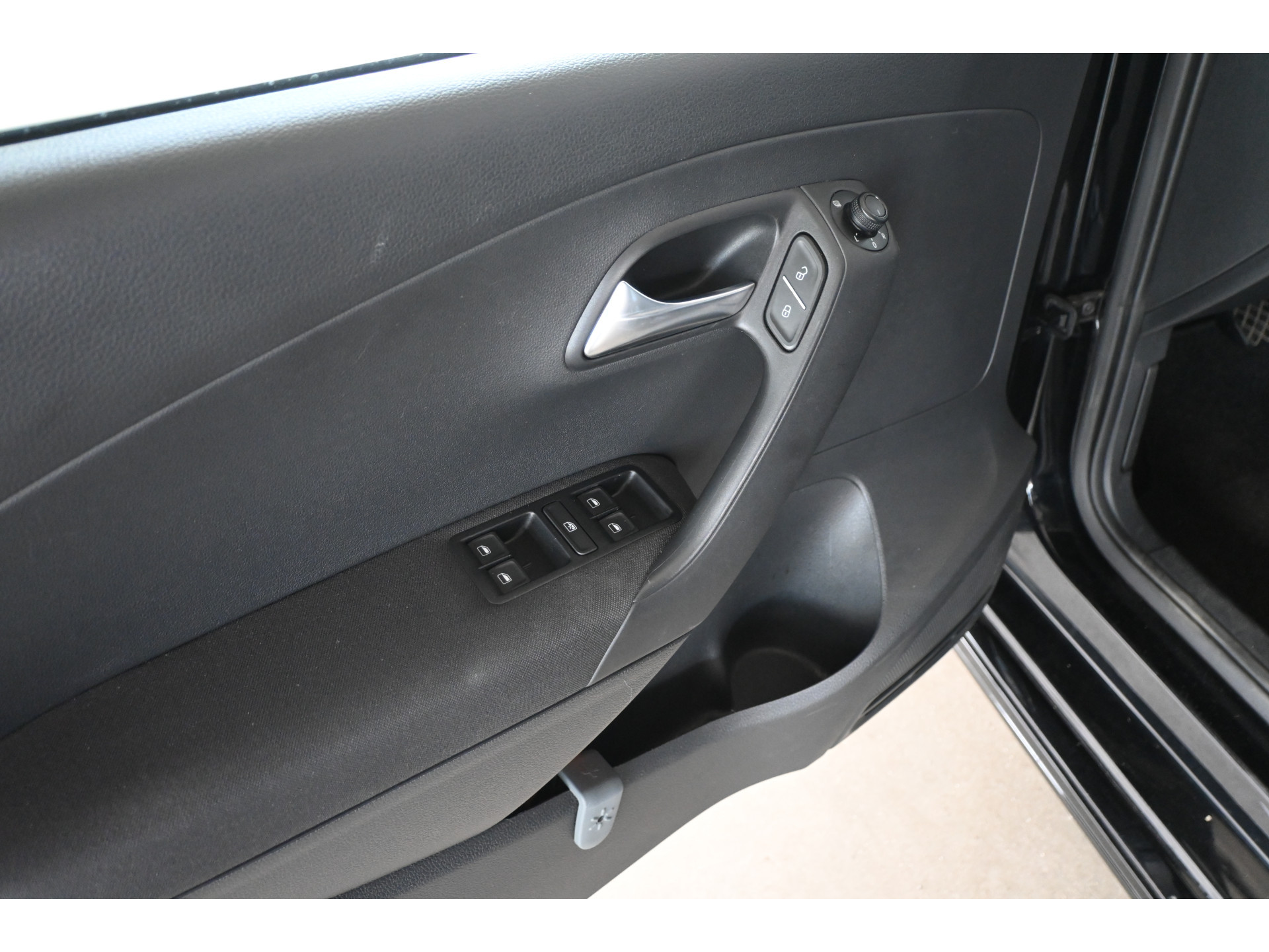 Volkswagen Polo 1.0 BlueMotion Edition Clima Navigatie Cruise Control Goed Onderhouden! Inruil Mogelijk!