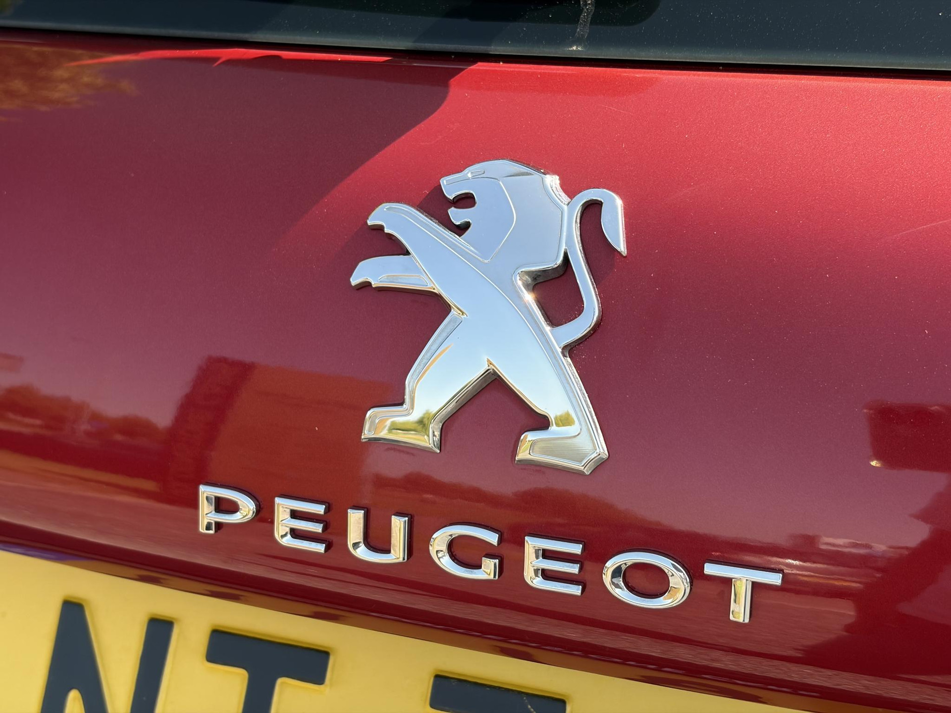 Peugeot 2008 1.2 PureTech Active 110pk,Dealer Onderhouden,Navi,Carplay,Airco,Cruise,Pdc,N.A.P,Apk tot 05-2027