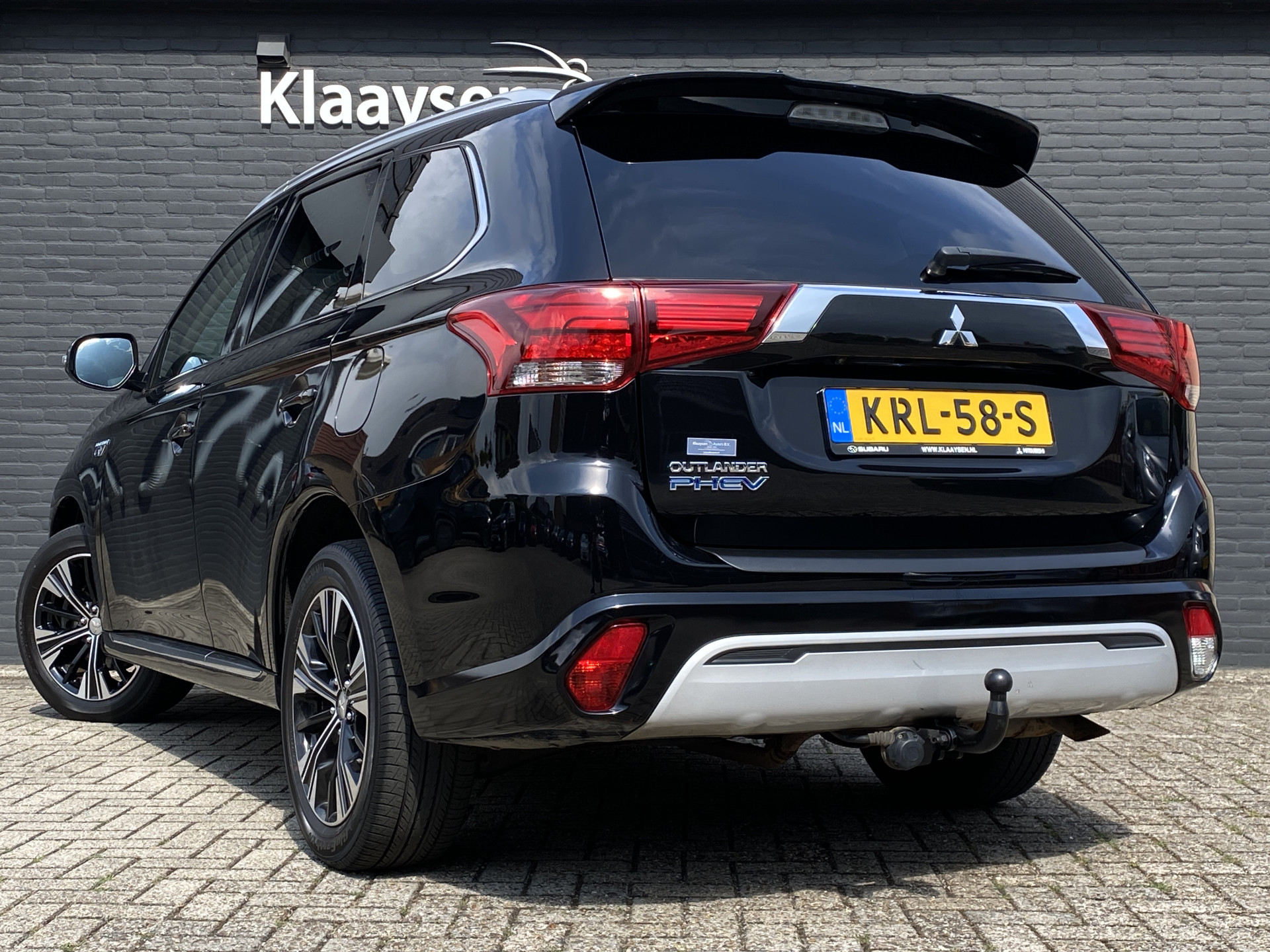 Mitsubishi Outlander 2.4 PHEV Intense+ 4WD 225 pk AUT. | 1e eigenaar | navigatie | trekhaak | elektr. v. stoel | carplay | alcantara