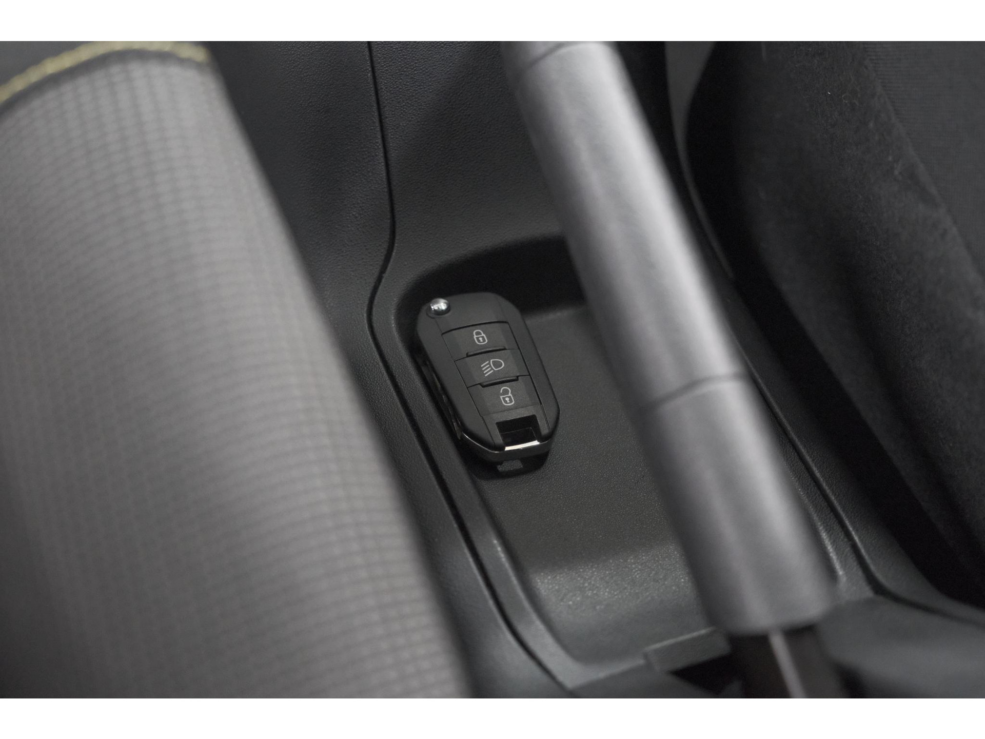 Citroen C3 PureTech 110 EAT6 Max | Apple Carplay | Parkeersensoren | Climate Control | 16 Inch Lichtmetalen Velgen