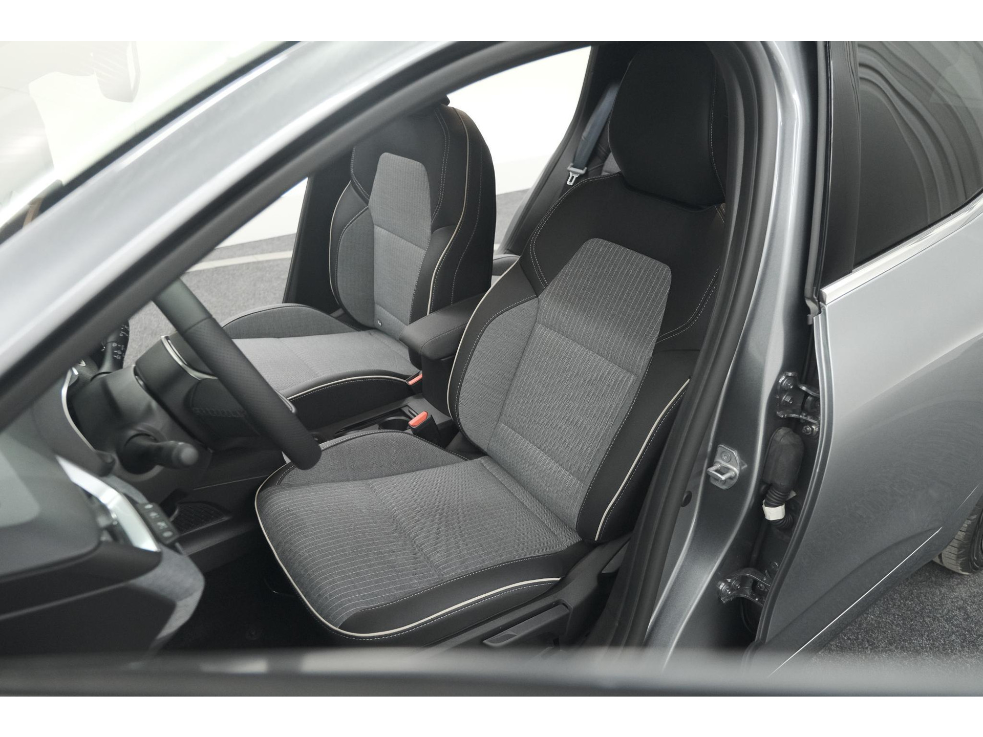 Renault Clio 1.6 E-Tech Full Hybrid 145 Techno | 360 Camera | Bose Audio | Stoelverwarming | 9.3 Inch Groot Scherm