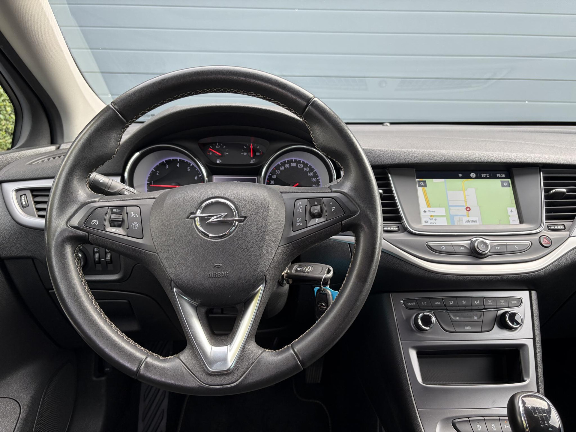 Opel Astra Sports Tourer 1.2 Business Executive ✓1e Eigenaar✓146pk✓Camera✓Trekhaak✓Carplay✓Airco✓Cruise✓Pdc V+A✓Lm velgen✓Comfortstoelen✓6 Bak✓N.A.P✓Nieuwe Apk bij Aflevering