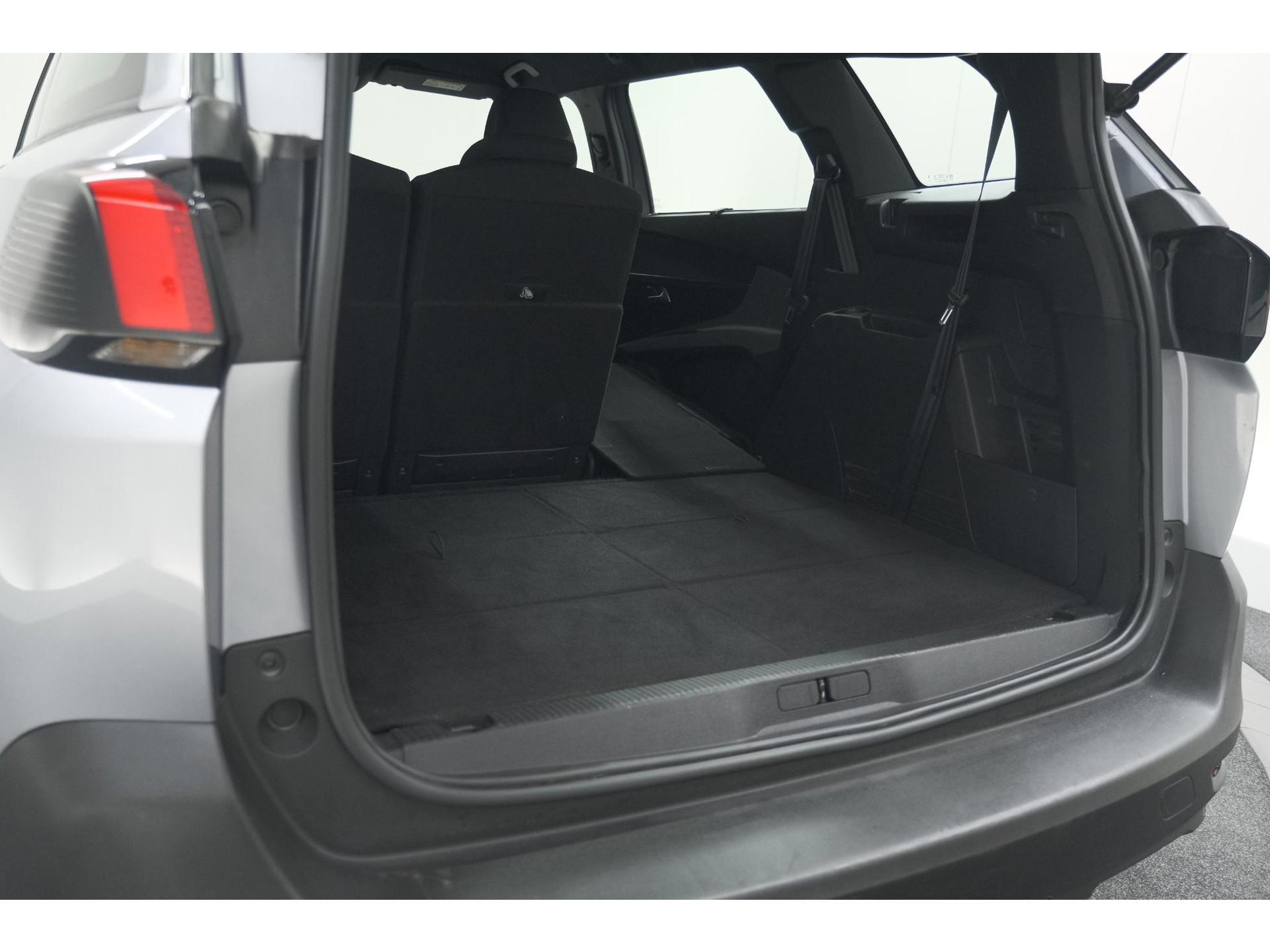 Peugeot 5008 PureTech 130 EAT8 Active Pack | 7 Zitplaatsen | Camera | Apple Carplay | Parkeersensoren