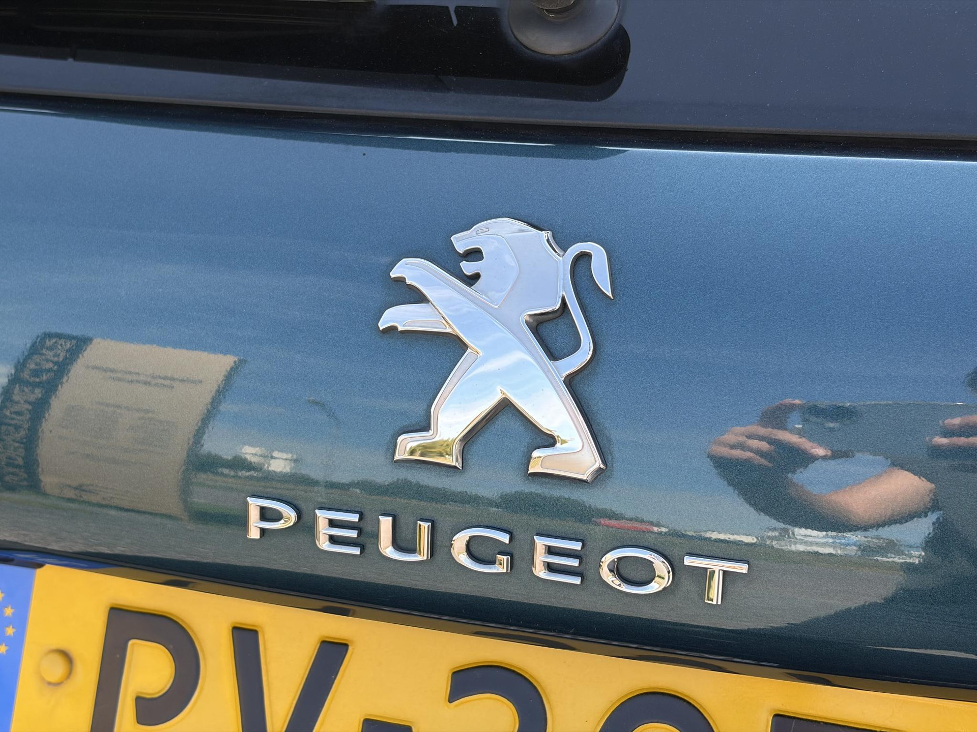Peugeot 2008 1.2 PureTech Allure ✓1e Eigenaar✓D-riem vv in 2025✓110pk✓Navi✓Pano✓Carplay✓Pdc V+A✓Lm velgen✓N.A.P✓Halfleder✓Clima✓Apk tot 10-2027