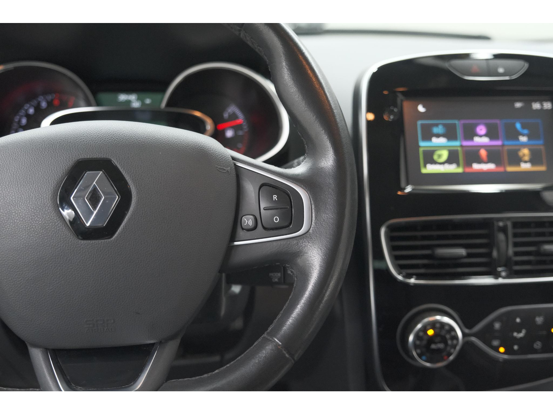 Renault Clio 1.2 Limited | Trekhaak | Navigatie | Parkeersensoren | Climate Control